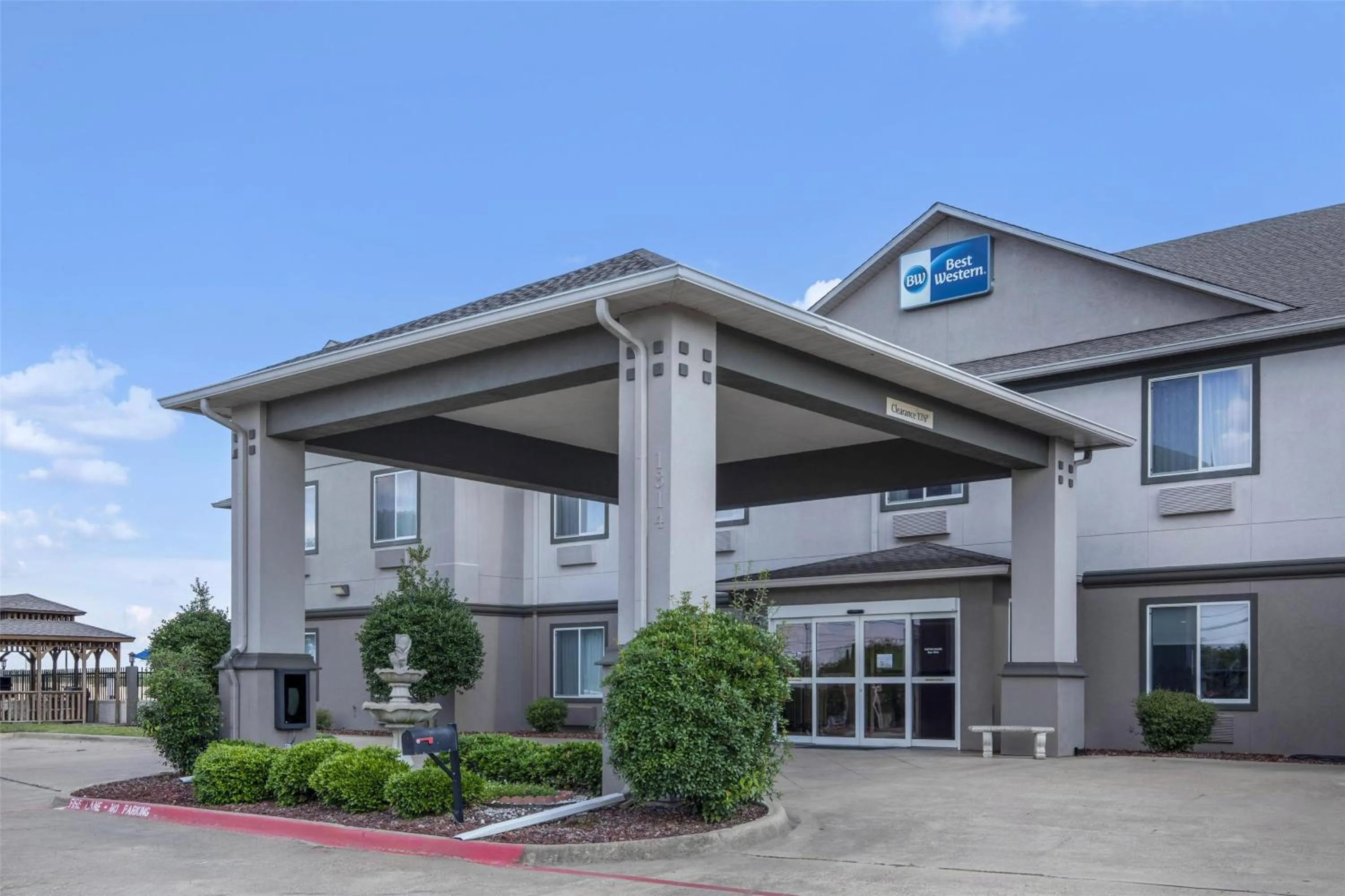 Property building in Best Western Limestone Inn and Suites