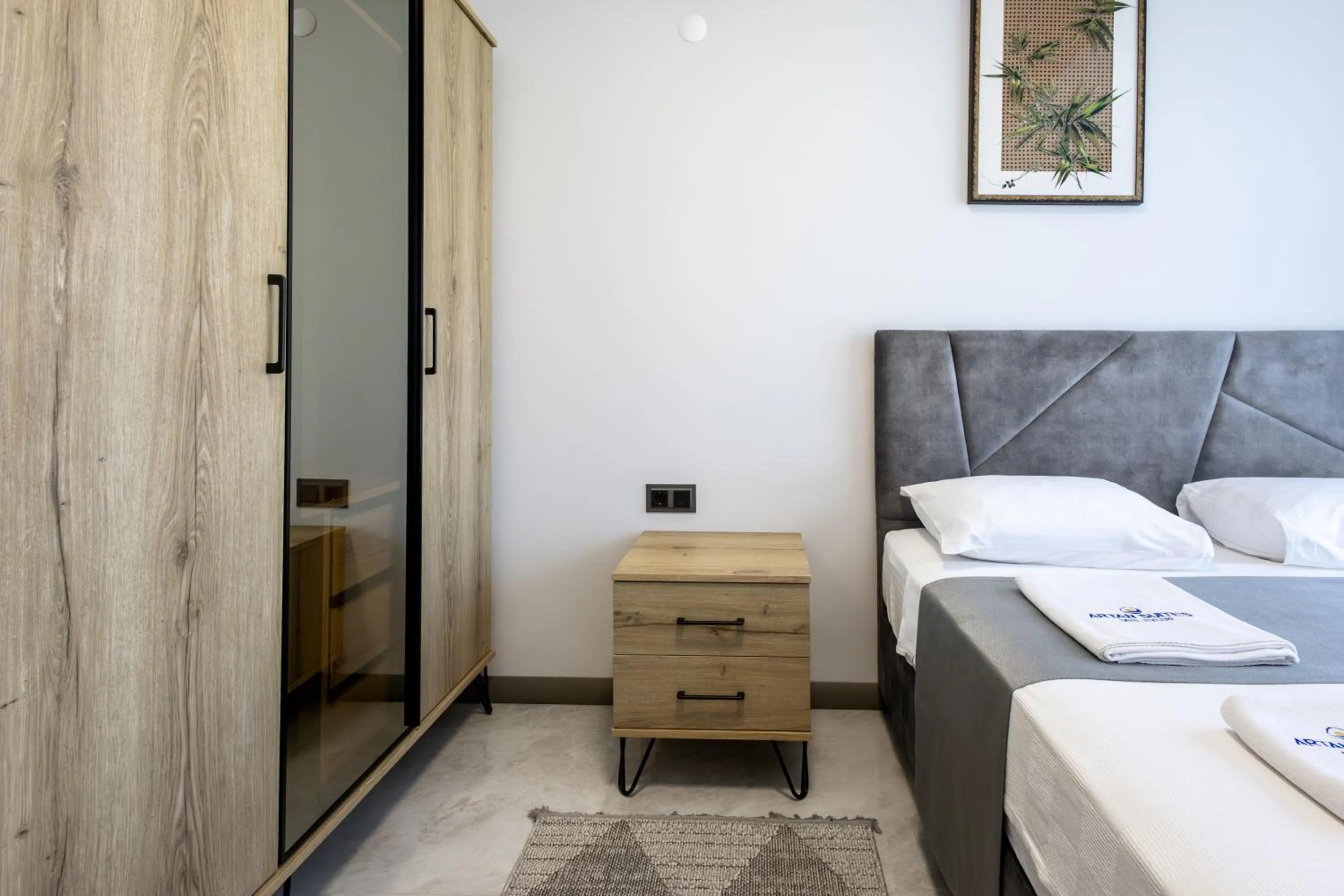 wardrobe, Bed in Artan Suites Tatil Evleri