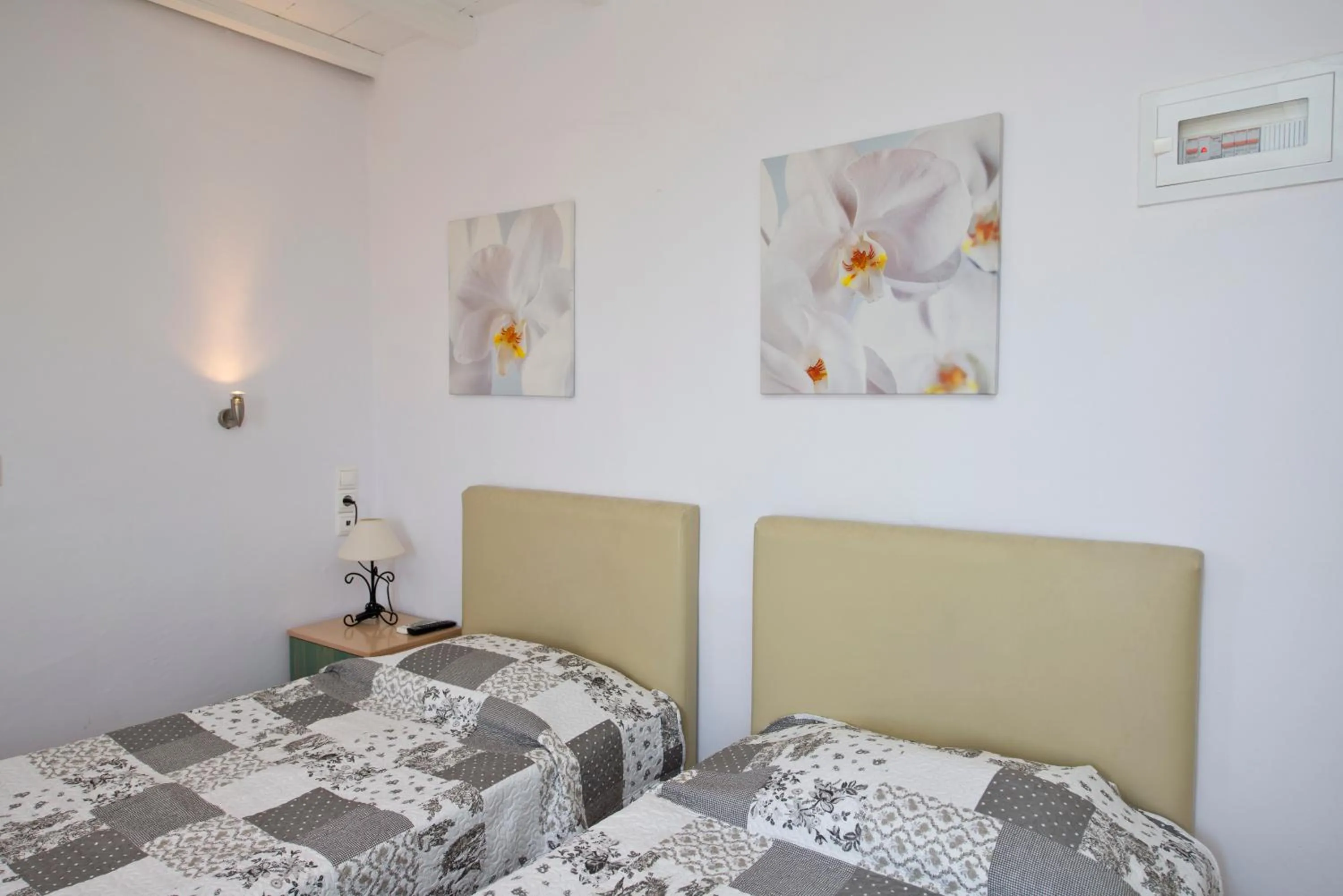 Bathroom, Bed in Karboni Hotel