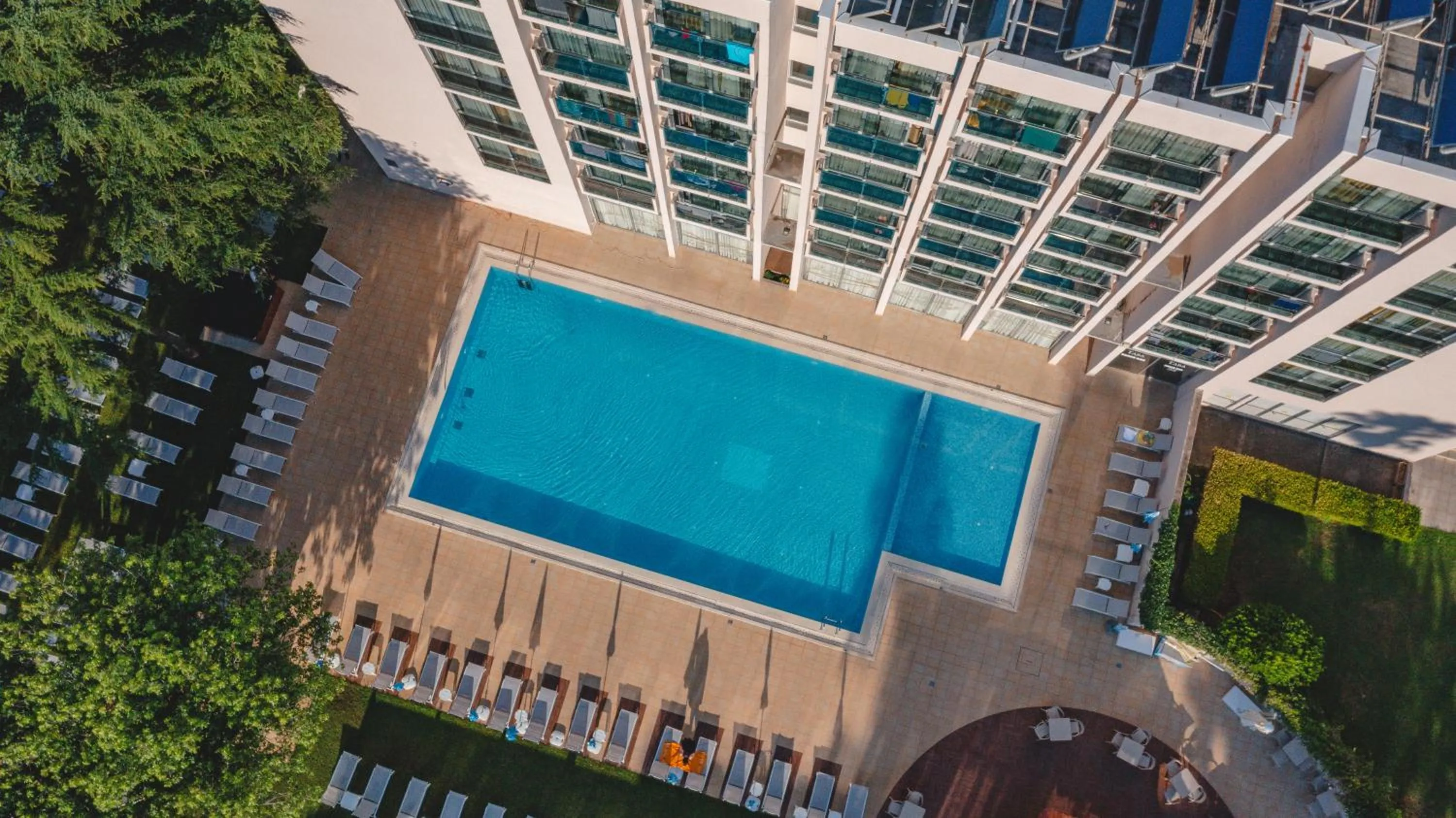 Swimming pool in Hotel Tara Becici