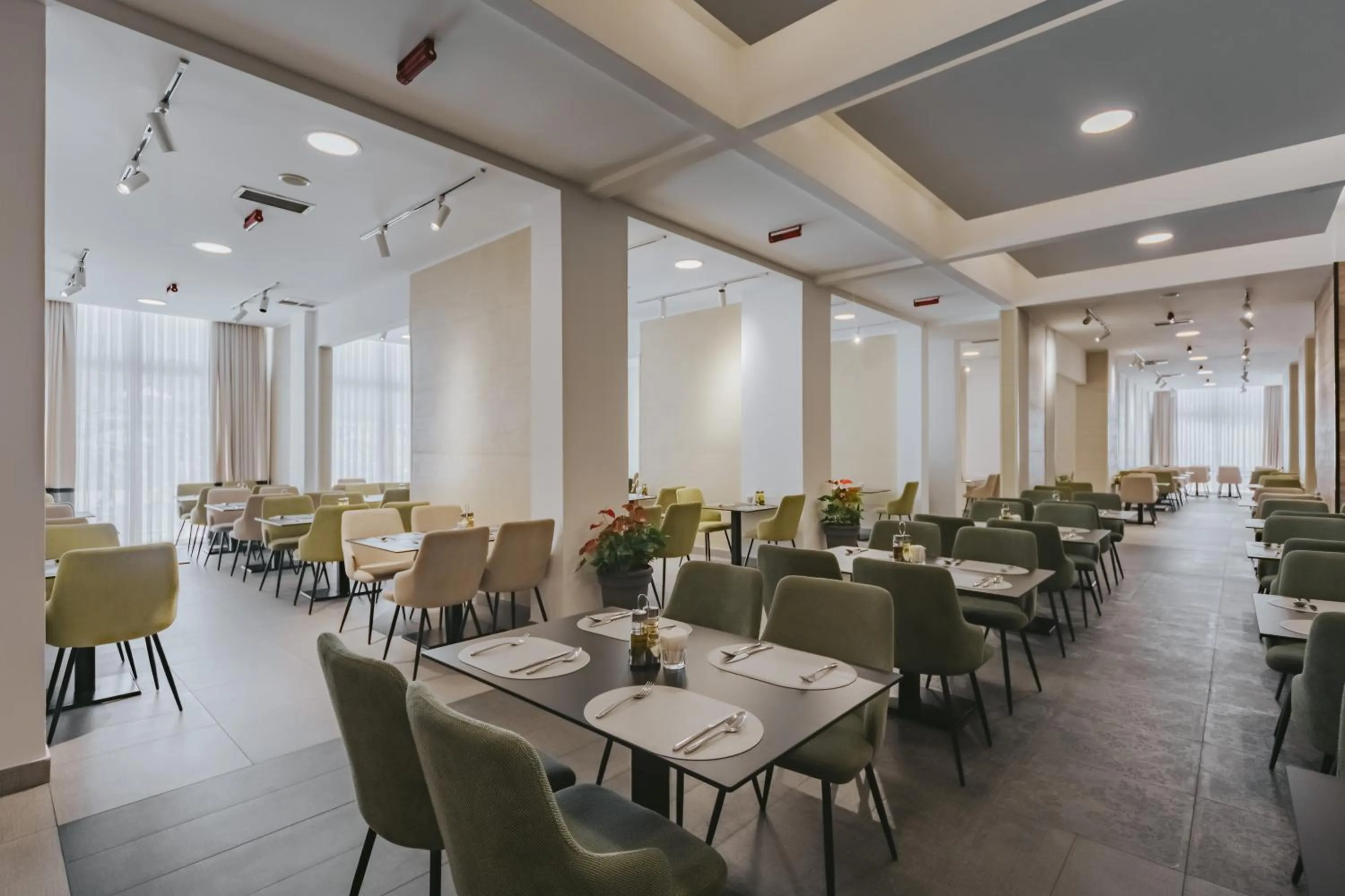 Restaurant/places to eat in Hotel Tara Becici