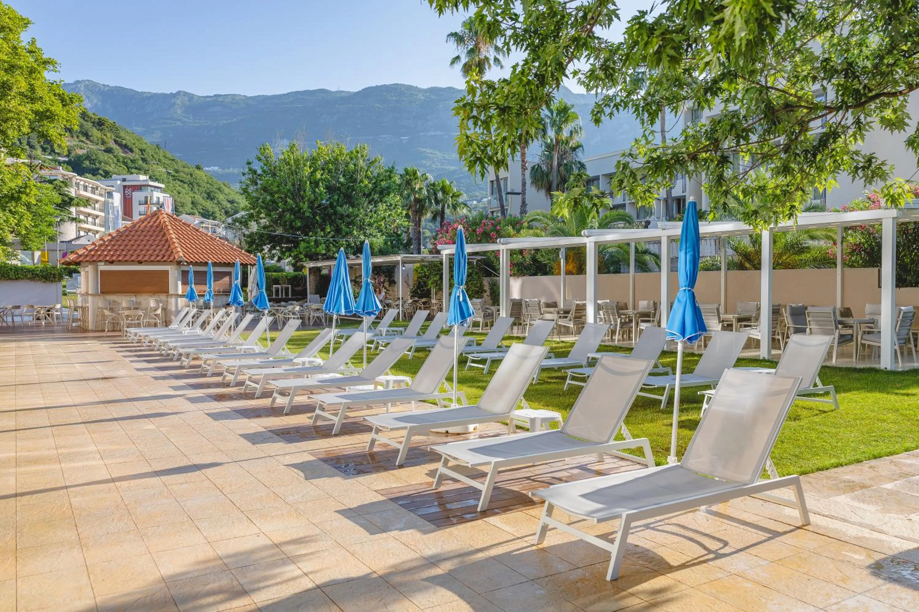 Swimming pool in Hotel Tara Becici