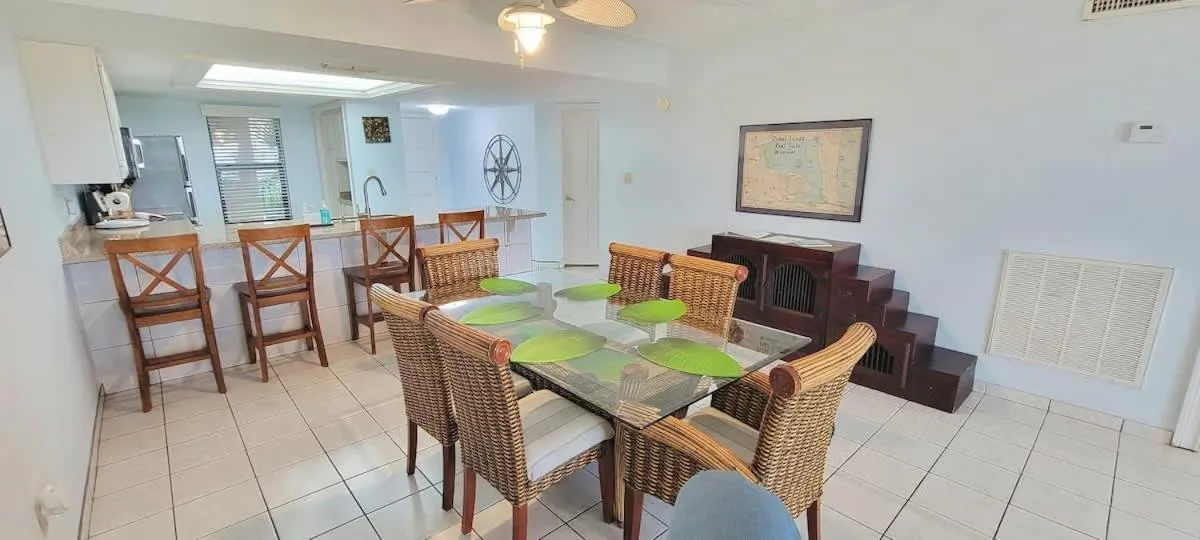 Dining area in Saida Towers II #104