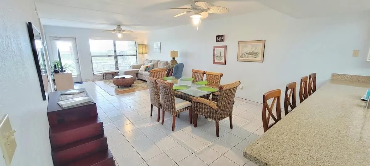 Dining area in Saida Towers II #104