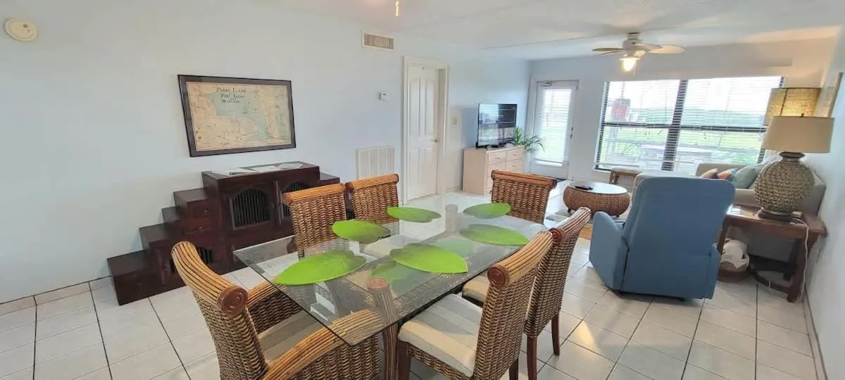 Dining area in Saida Towers II #104