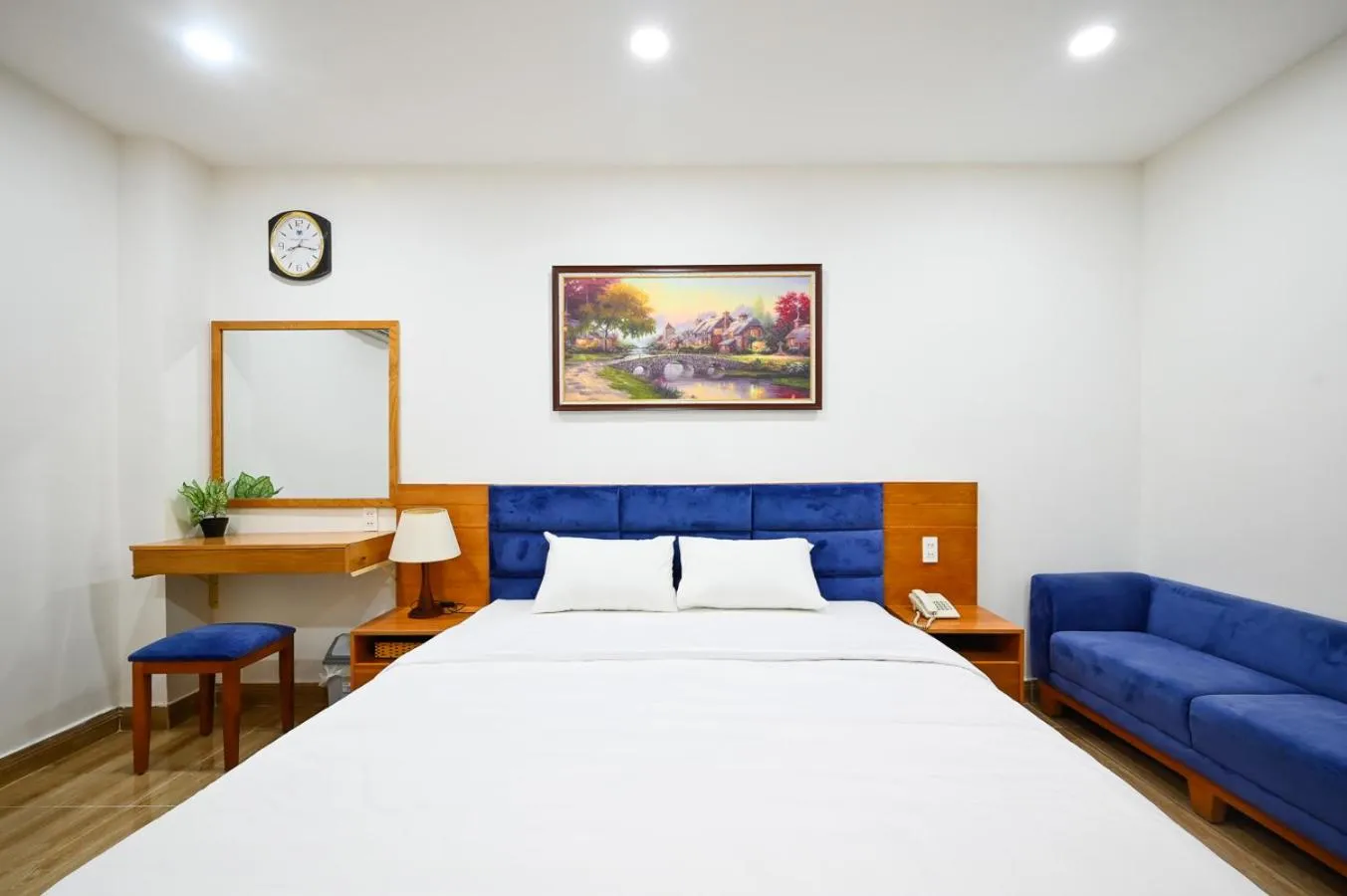 Photo of the whole room, Bed in Vivian Airport Hotel Saigon