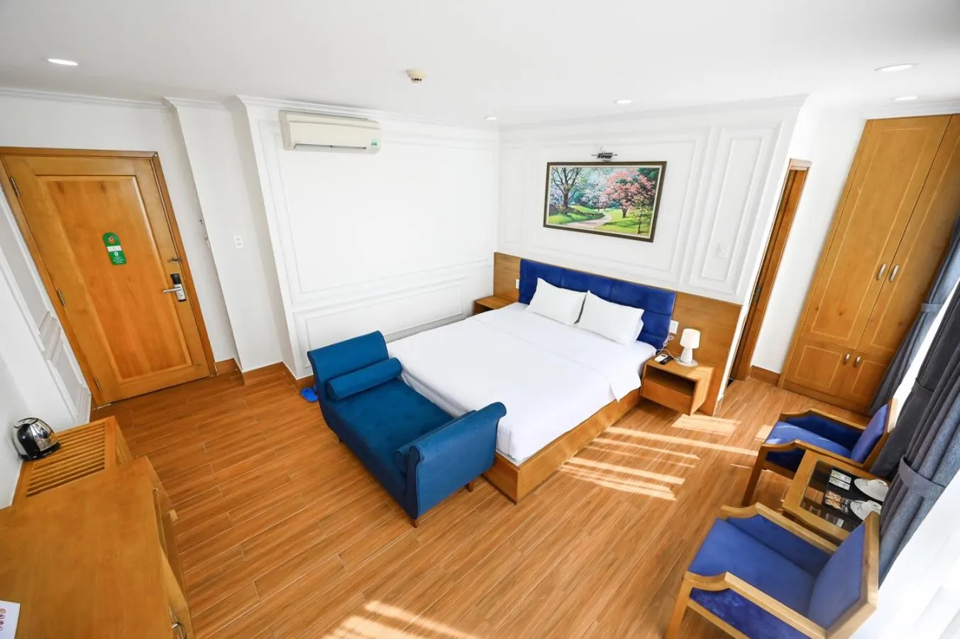 Photo of the whole room, Bed in Vivian Airport Hotel Saigon