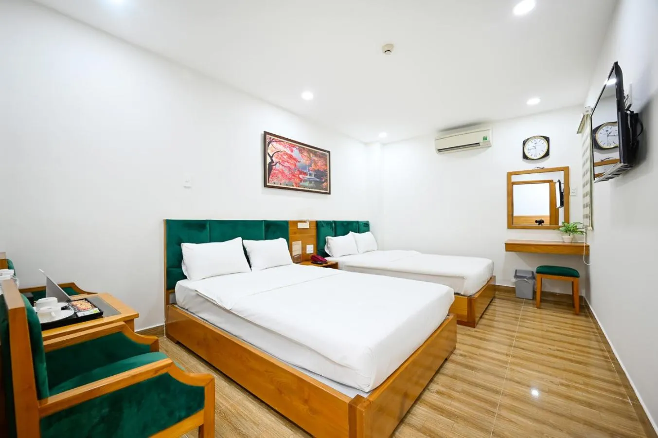 Bed in Vivian Airport Hotel Saigon