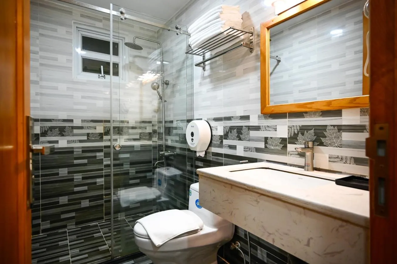 Toilet in Vivian Airport Hotel Saigon