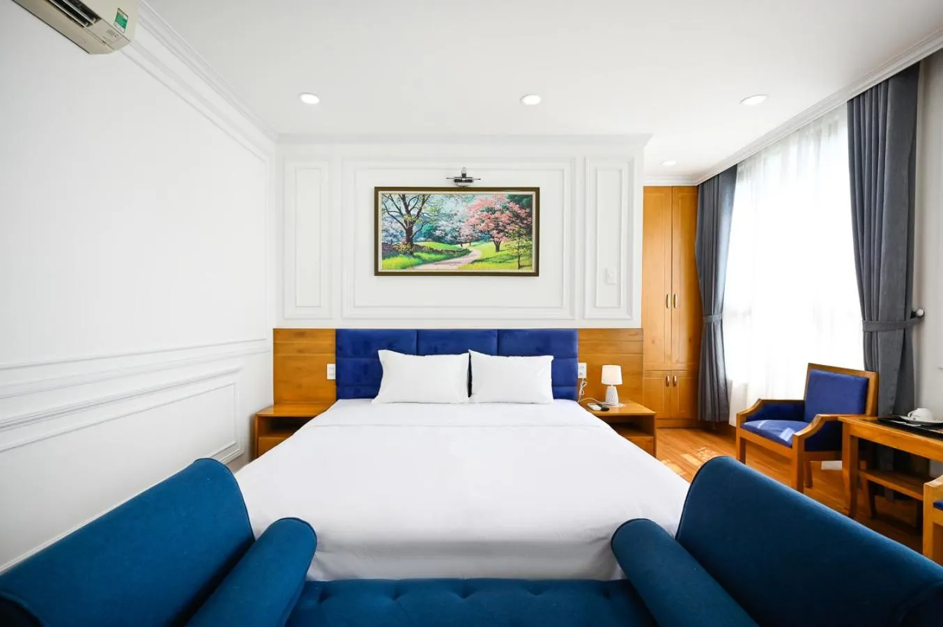 Photo of the whole room, Bed in Vivian Airport Hotel Saigon