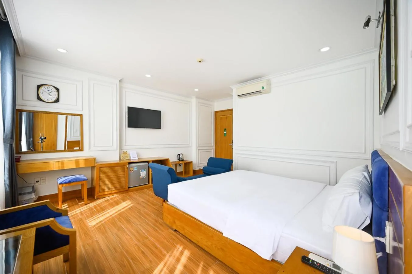 Photo of the whole room, Bed in Vivian Airport Hotel Saigon