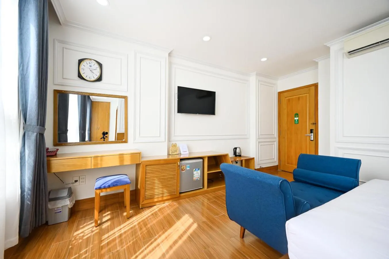 TV and multimedia, Bed in Vivian Airport Hotel Saigon