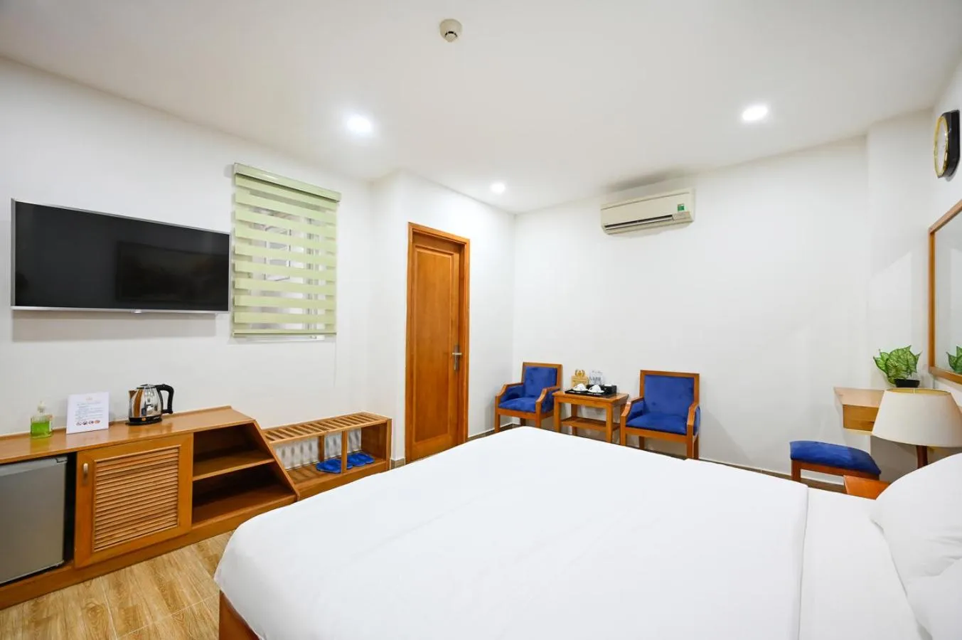 air conditioner, Bed in Vivian Airport Hotel Saigon