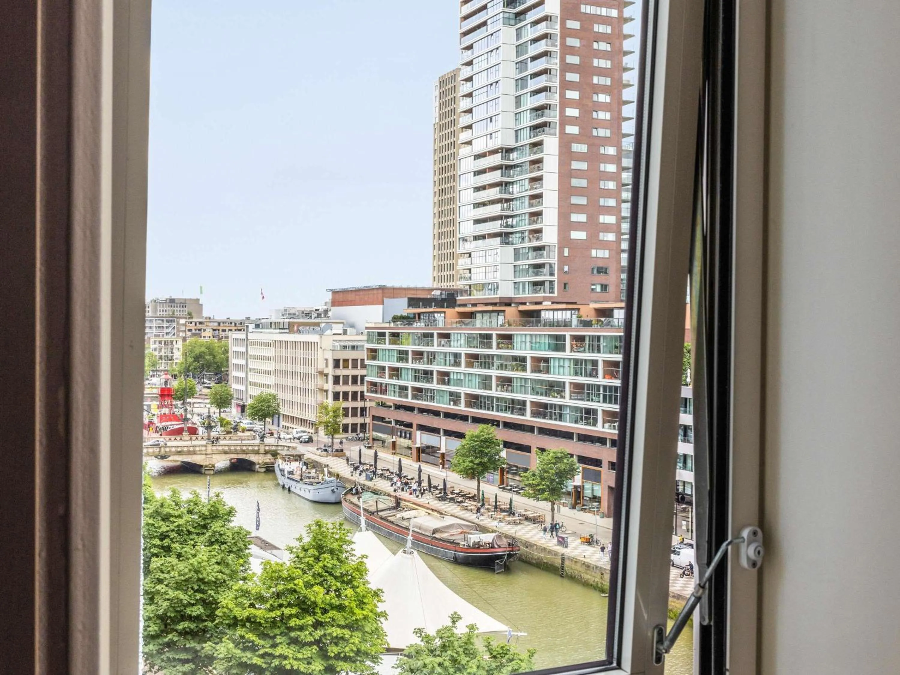 Bedroom in ibis Rotterdam City Centre
