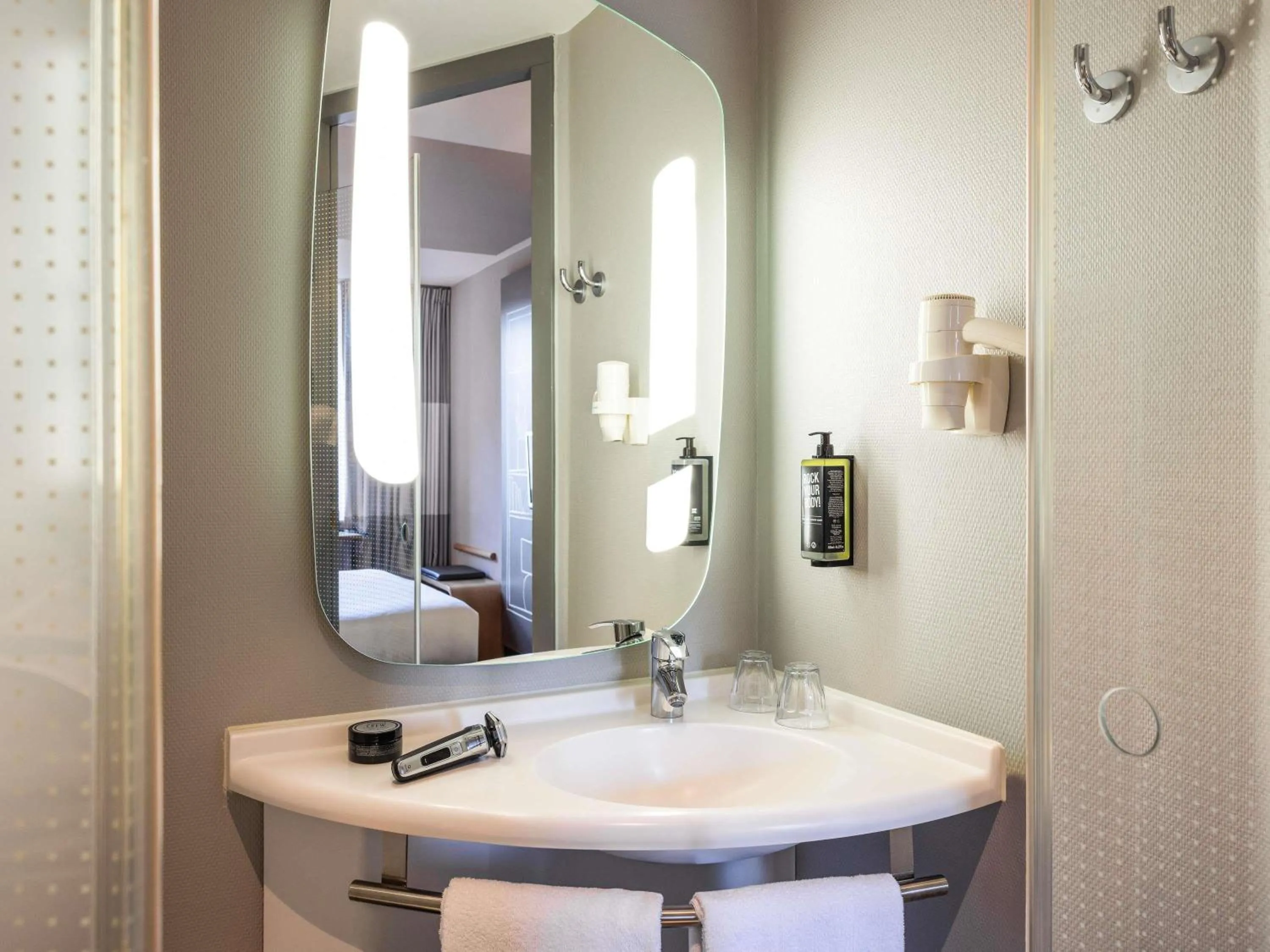 Bedroom in ibis Rotterdam City Centre