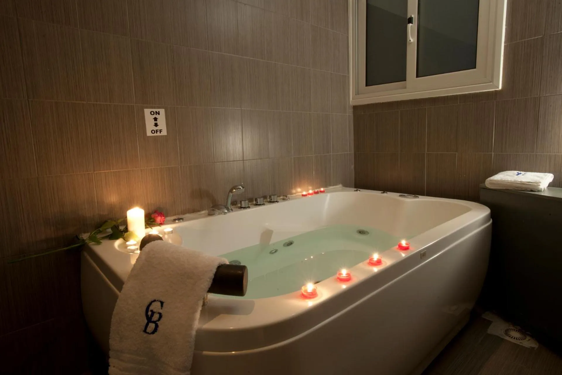 Hot Tub in The Crystal Blue Hotel