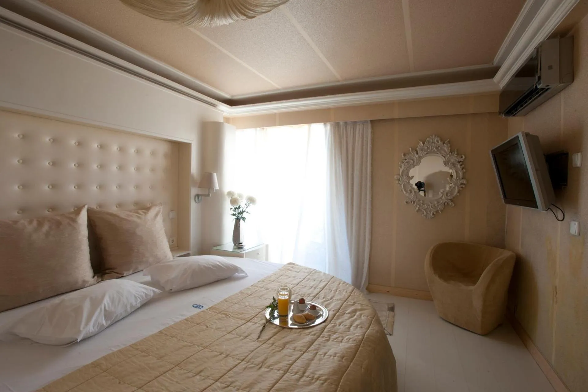 Bedroom, Bed in The Crystal Blue Hotel