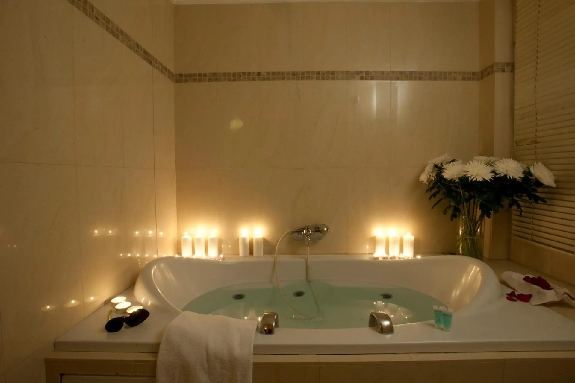 Hot Tub in The Crystal Blue Hotel