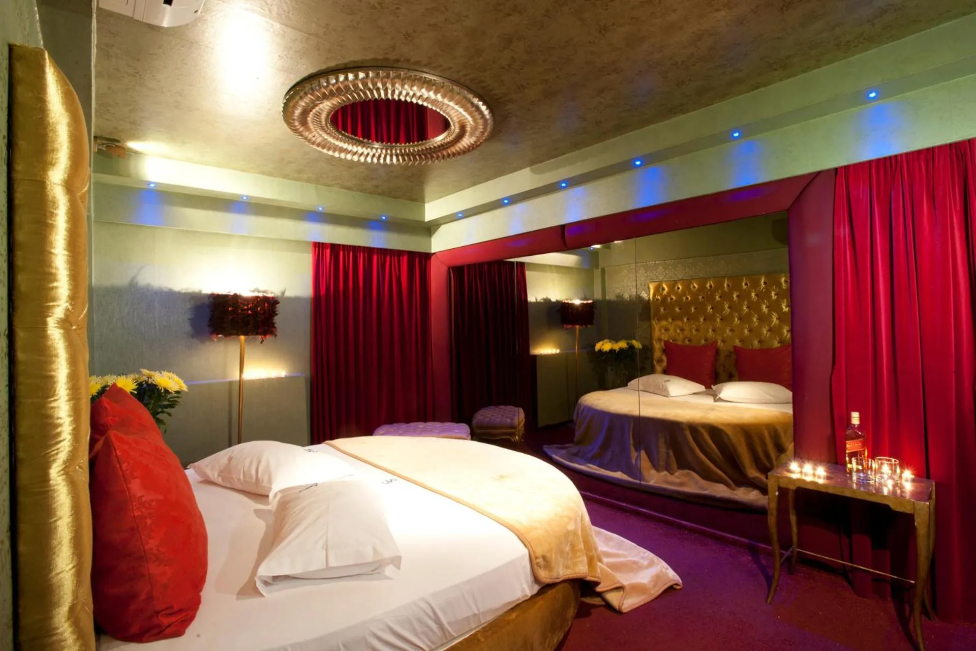 Bedroom, Bed in The Crystal Blue Hotel