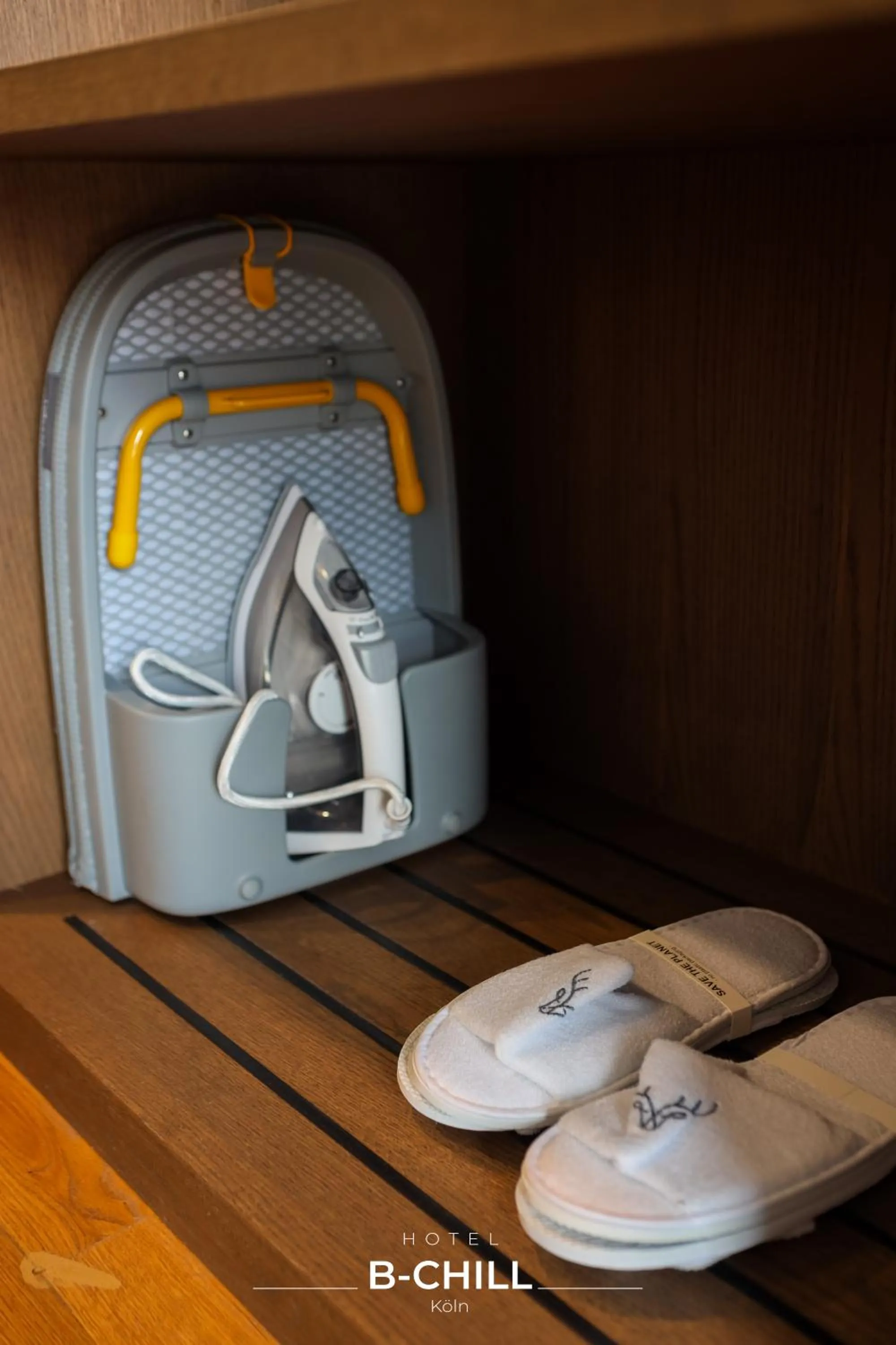 flat iron in B-Chill Cologne