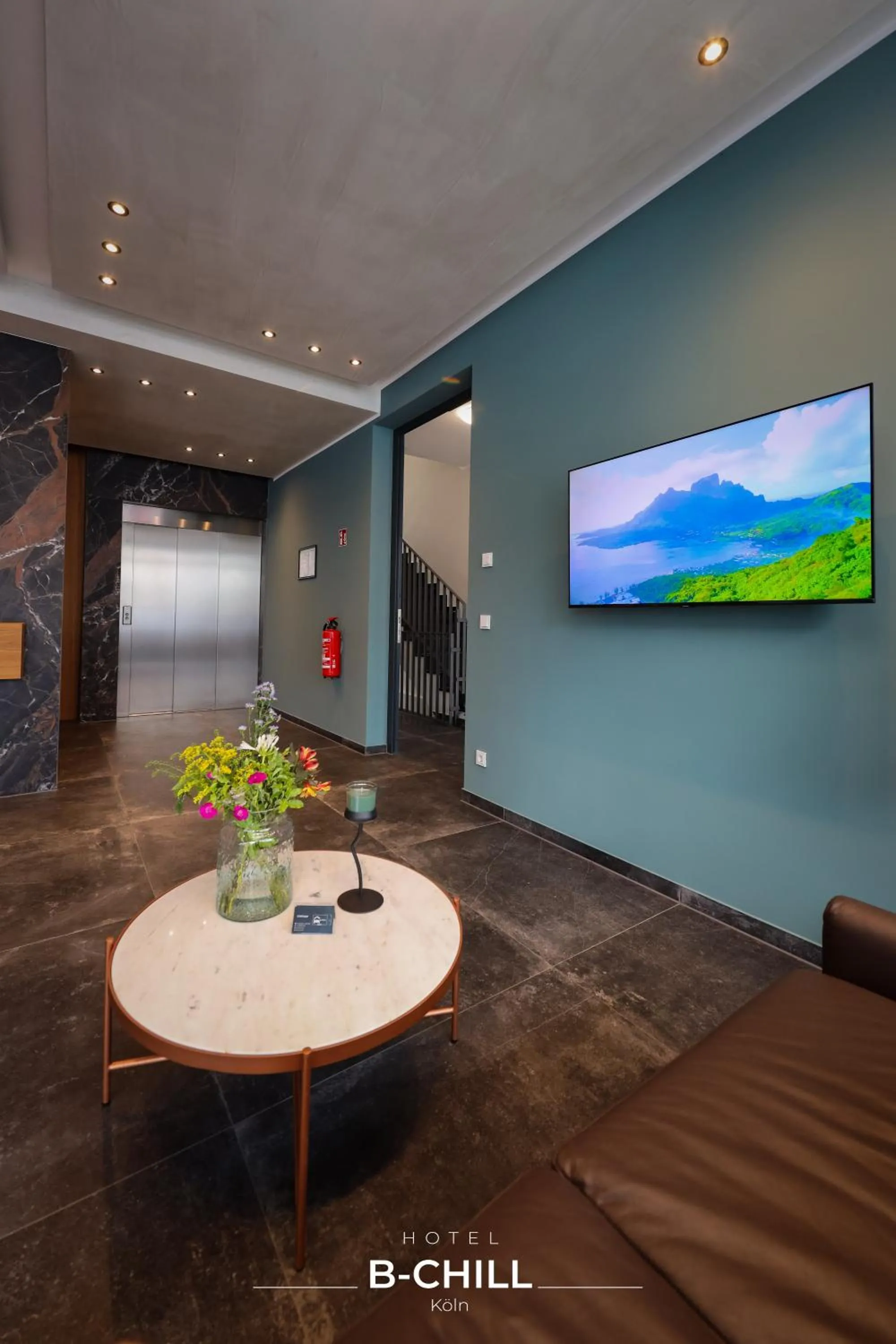 Communal lounge/ TV room in B-Chill Cologne