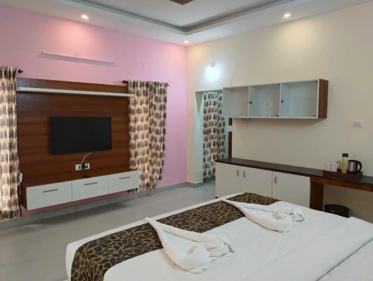 Bed in TIO -THE INDIAN ORIGIN HOTELS & RESORTS - Yercaud