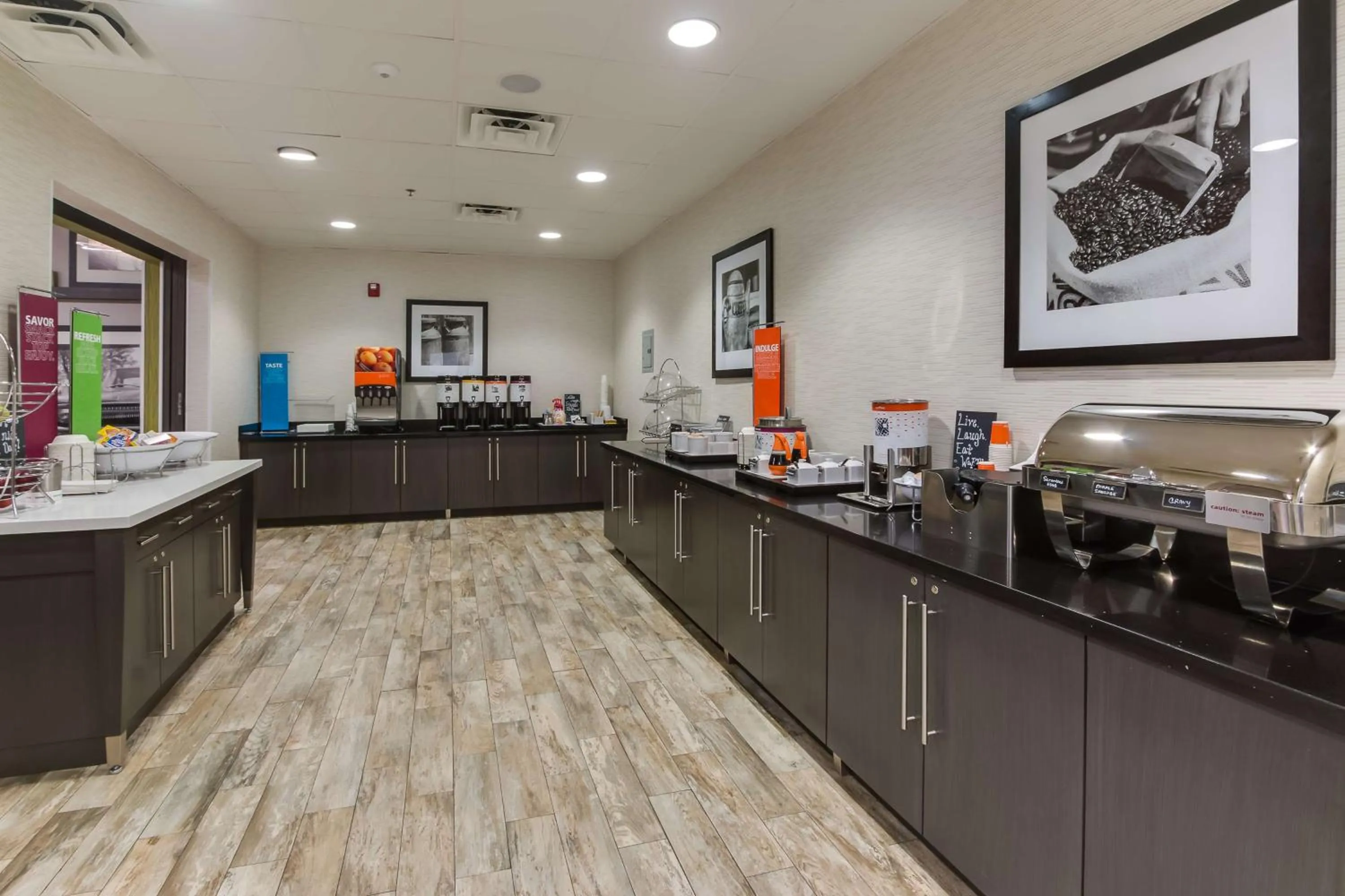 Breakfast in Hampton Inn White House