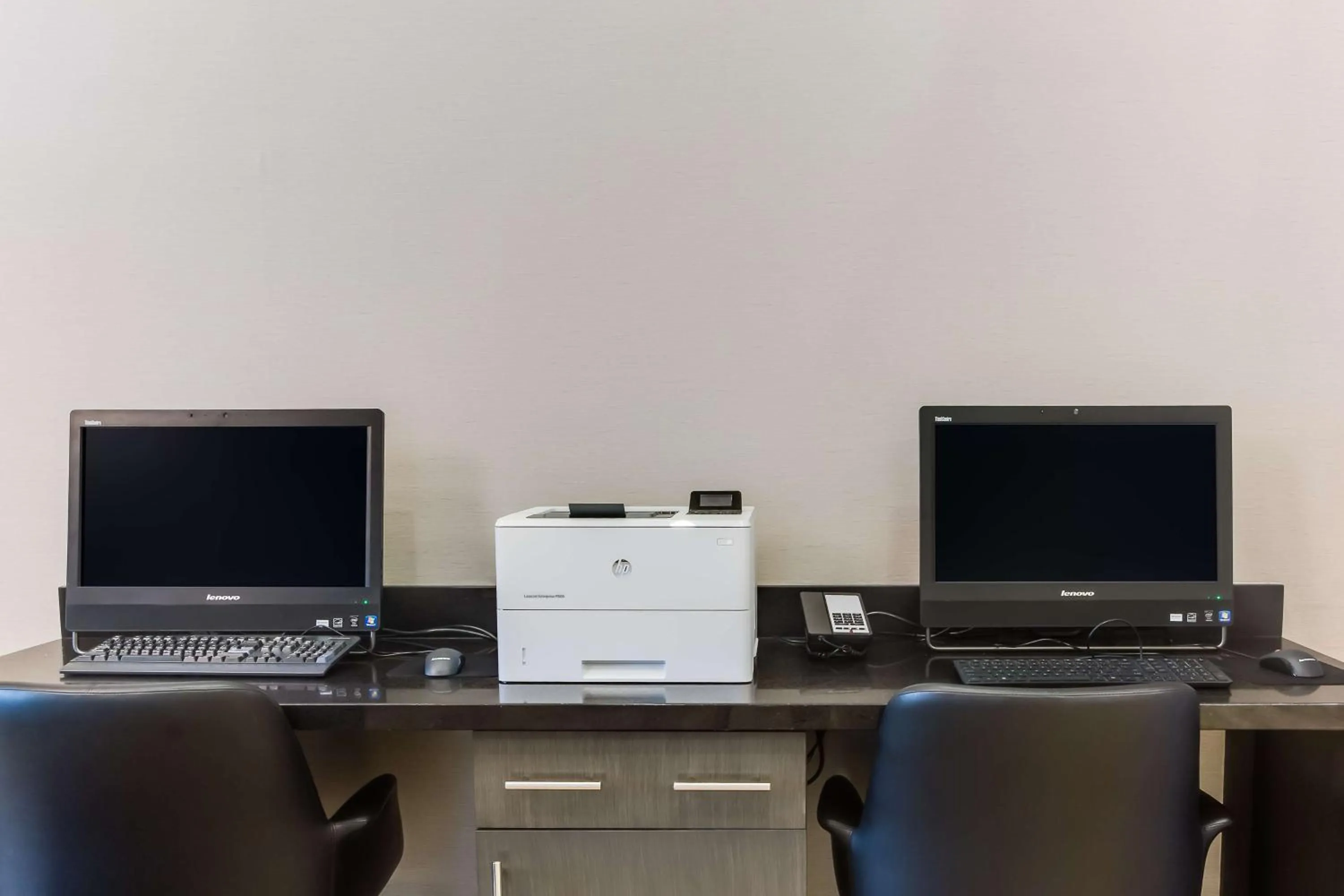 Bed in Hampton Inn White House