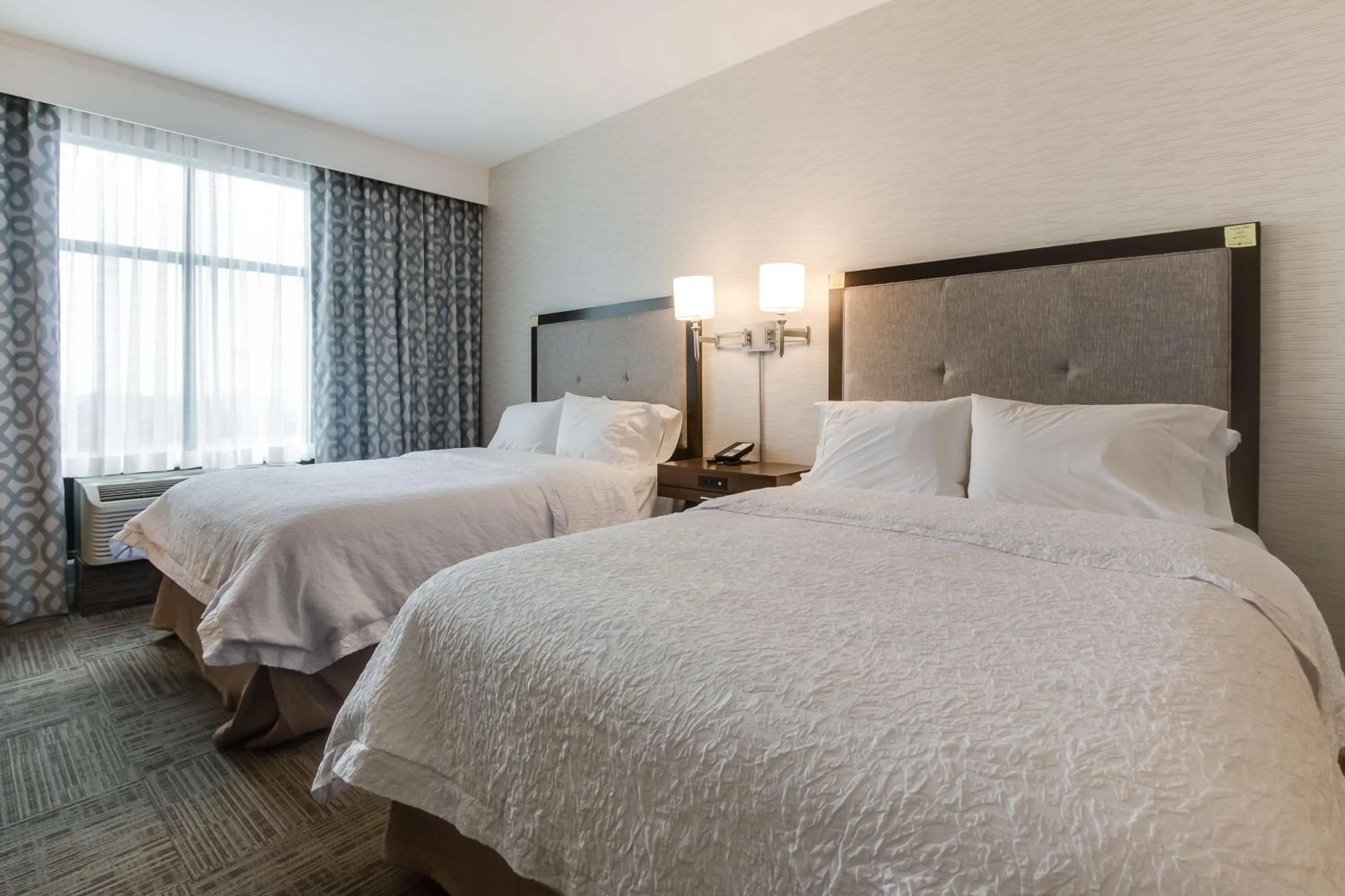 Bed in Hampton Inn White House