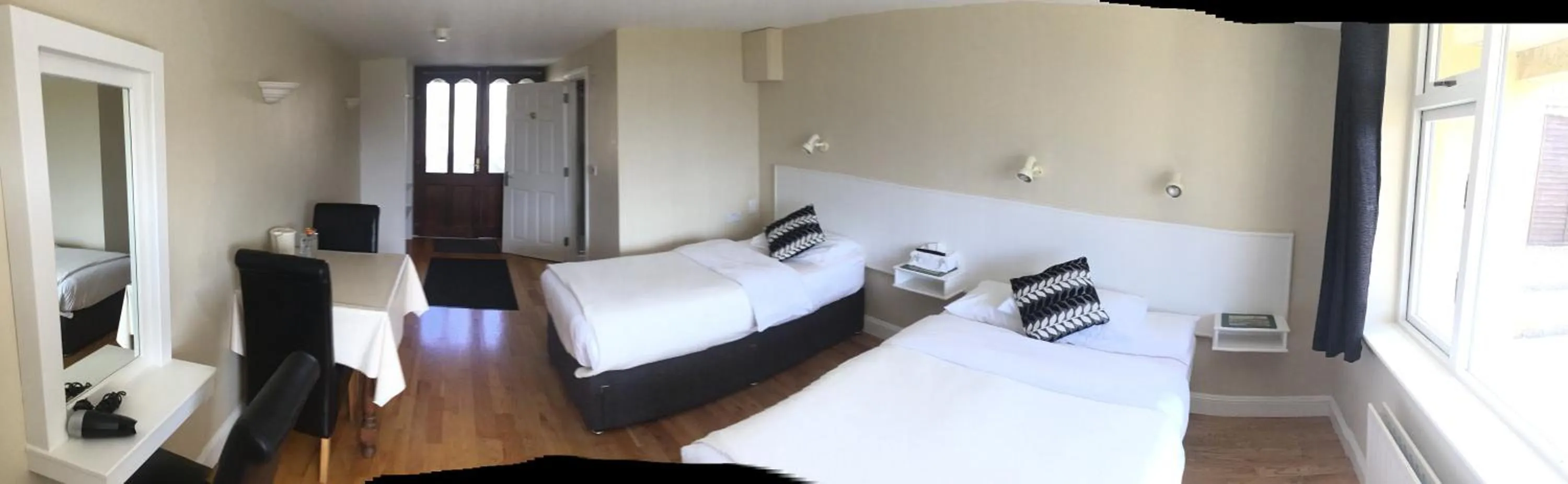 Bedroom in La Mirage B&B