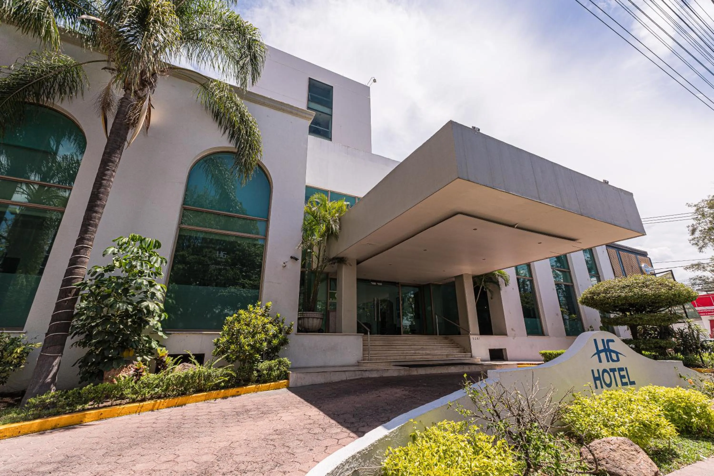 Facade/entrance in HG Hotel