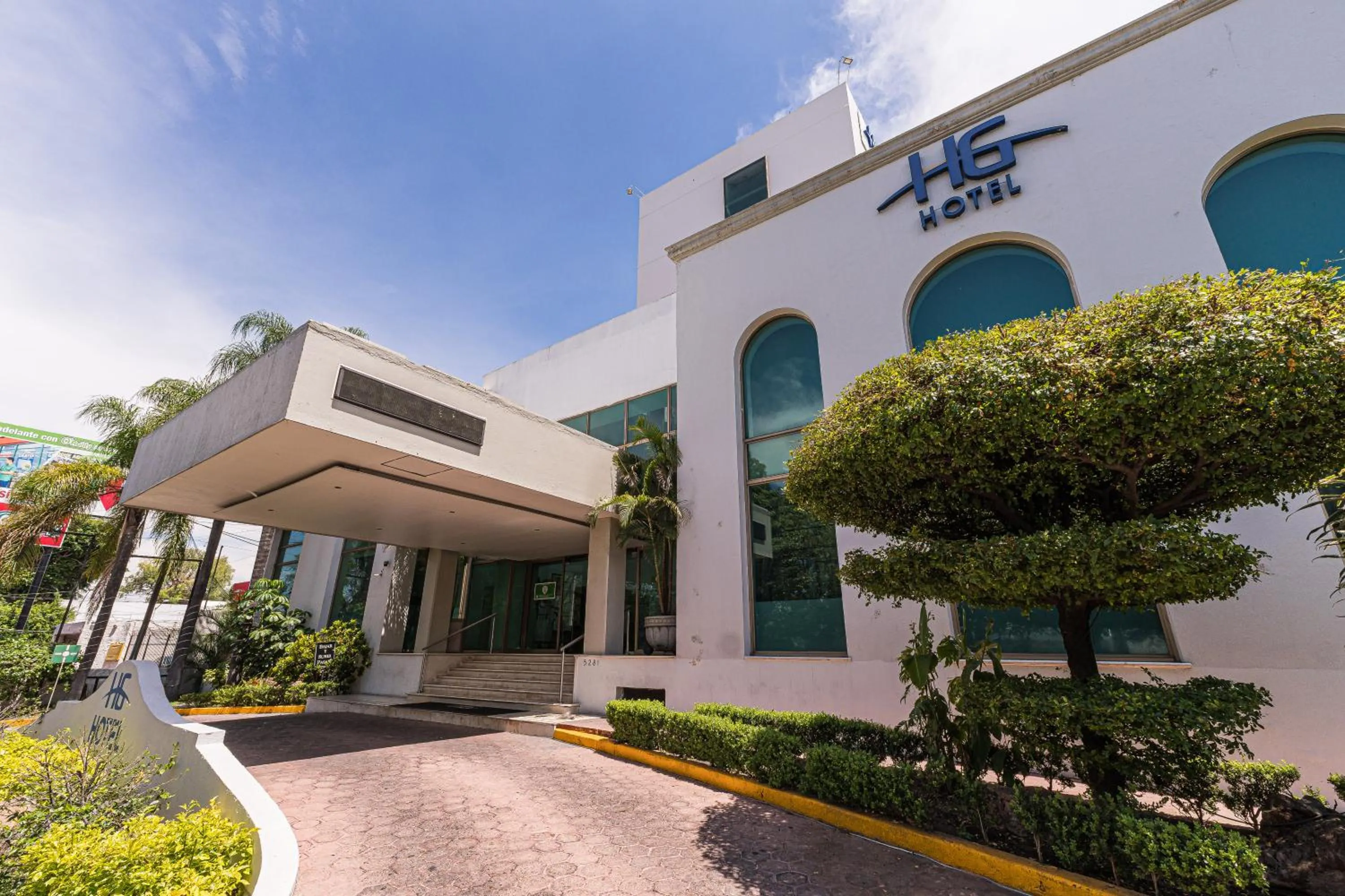 Facade/entrance in HG Hotel