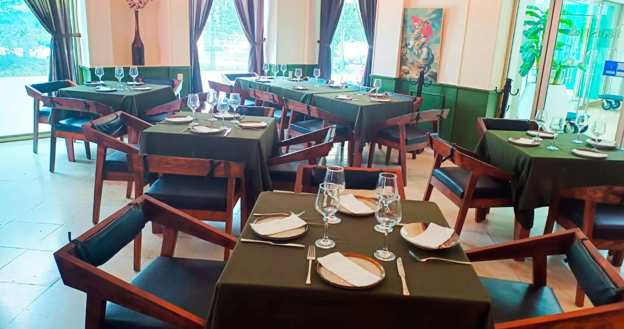 Restaurant/places to eat in HG Hotel