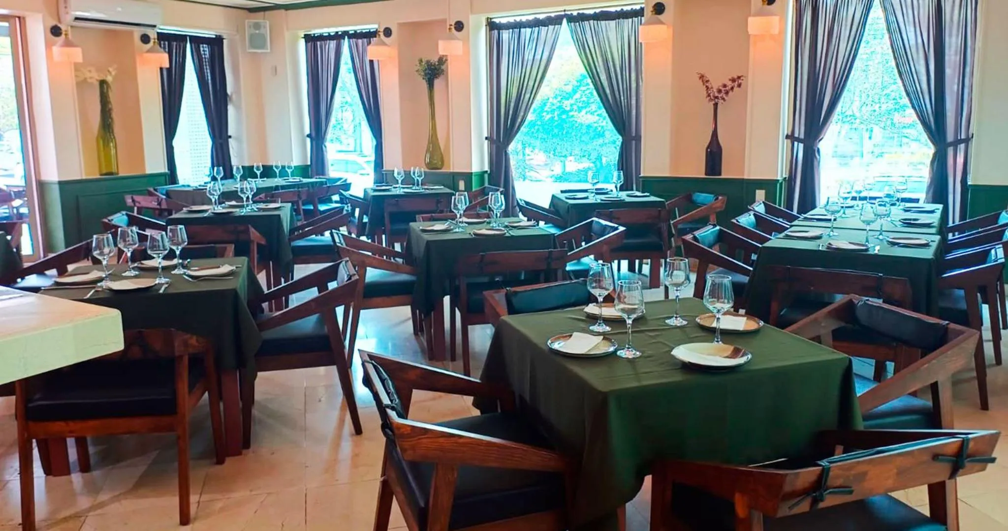 Restaurant/places to eat in HG Hotel