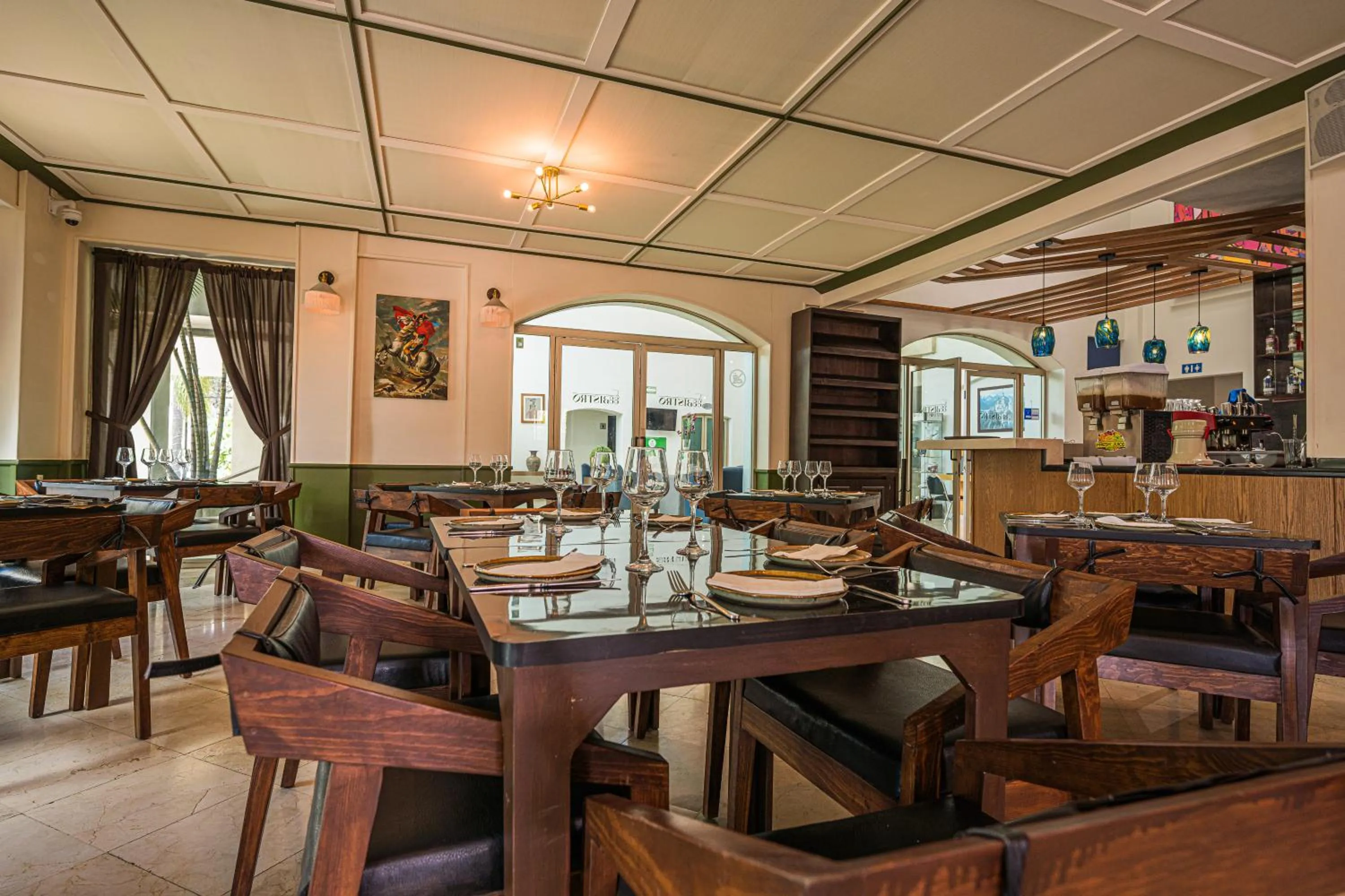 Restaurant/places to eat in HG Hotel