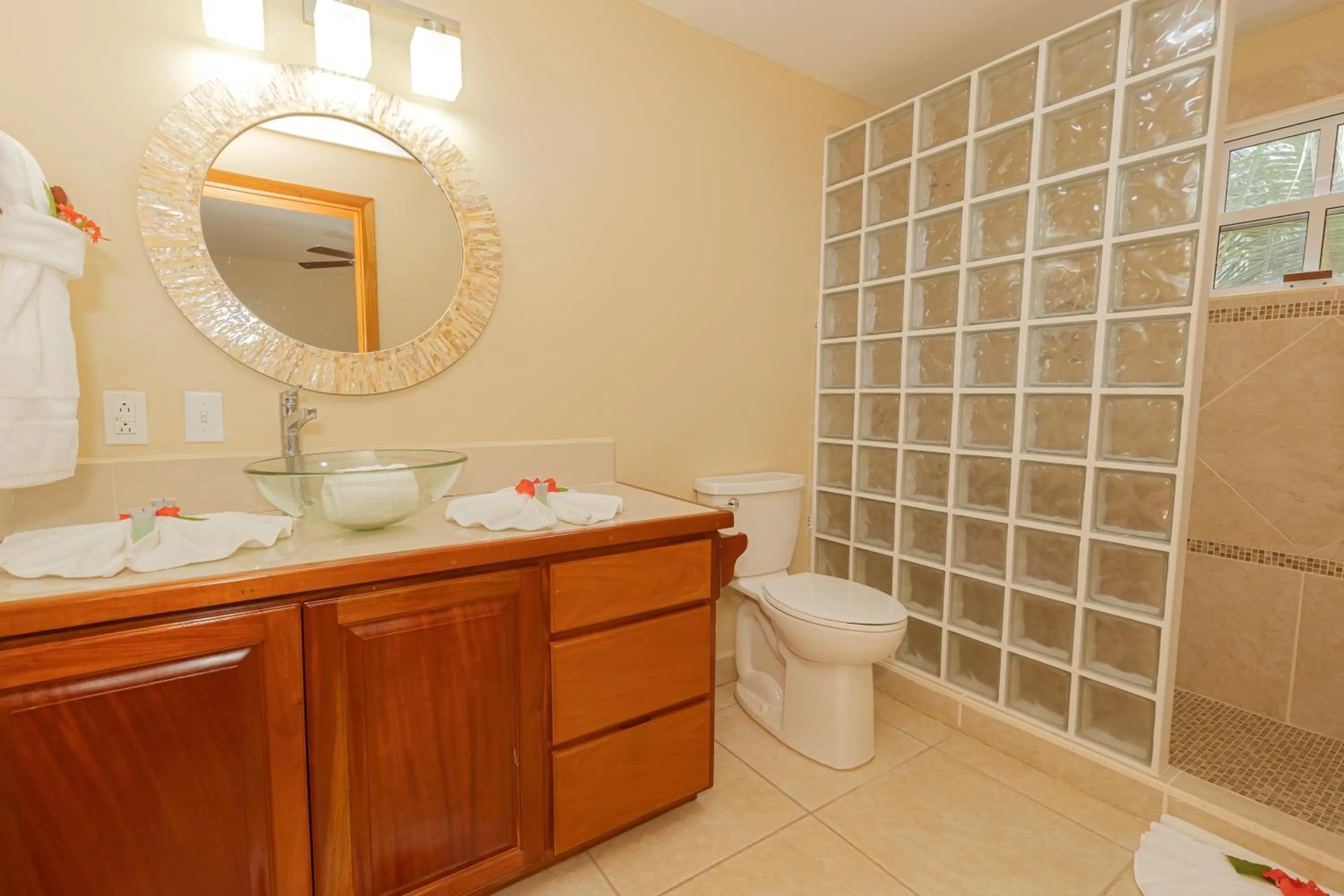 Shower in Hidden Jewel Boutique Hotel