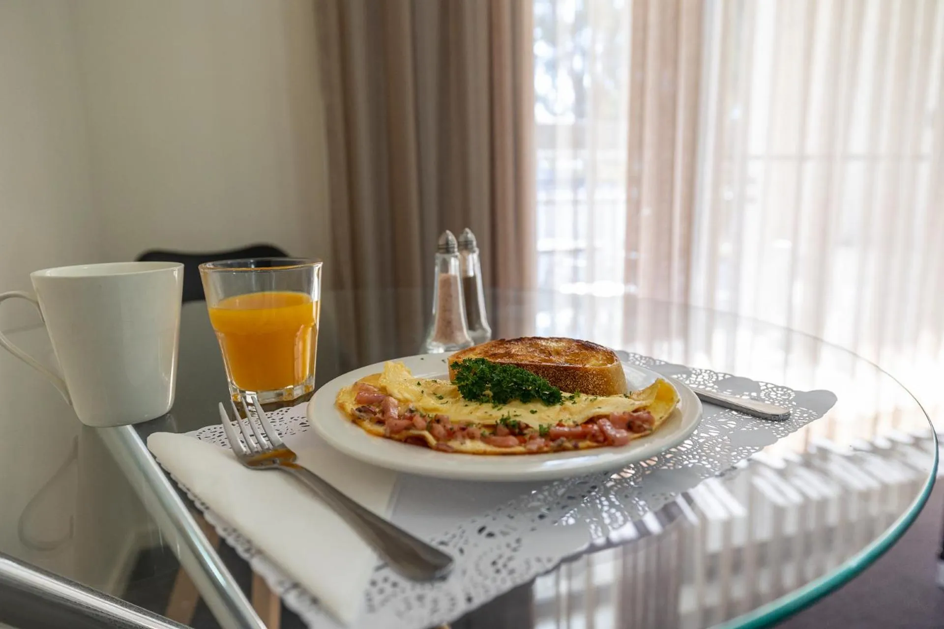 Breakfast in Dalby Fairway Motor Inn