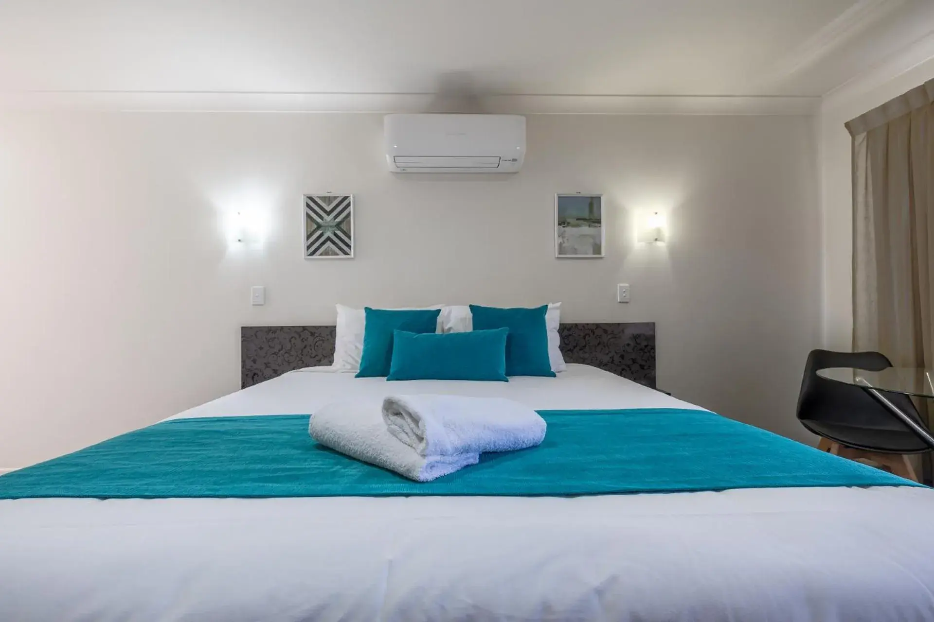 King Room with Spa Bath in Dalby Fairway Motor Inn King Room with Spa Bath in Dalby Fairway Motor Inn