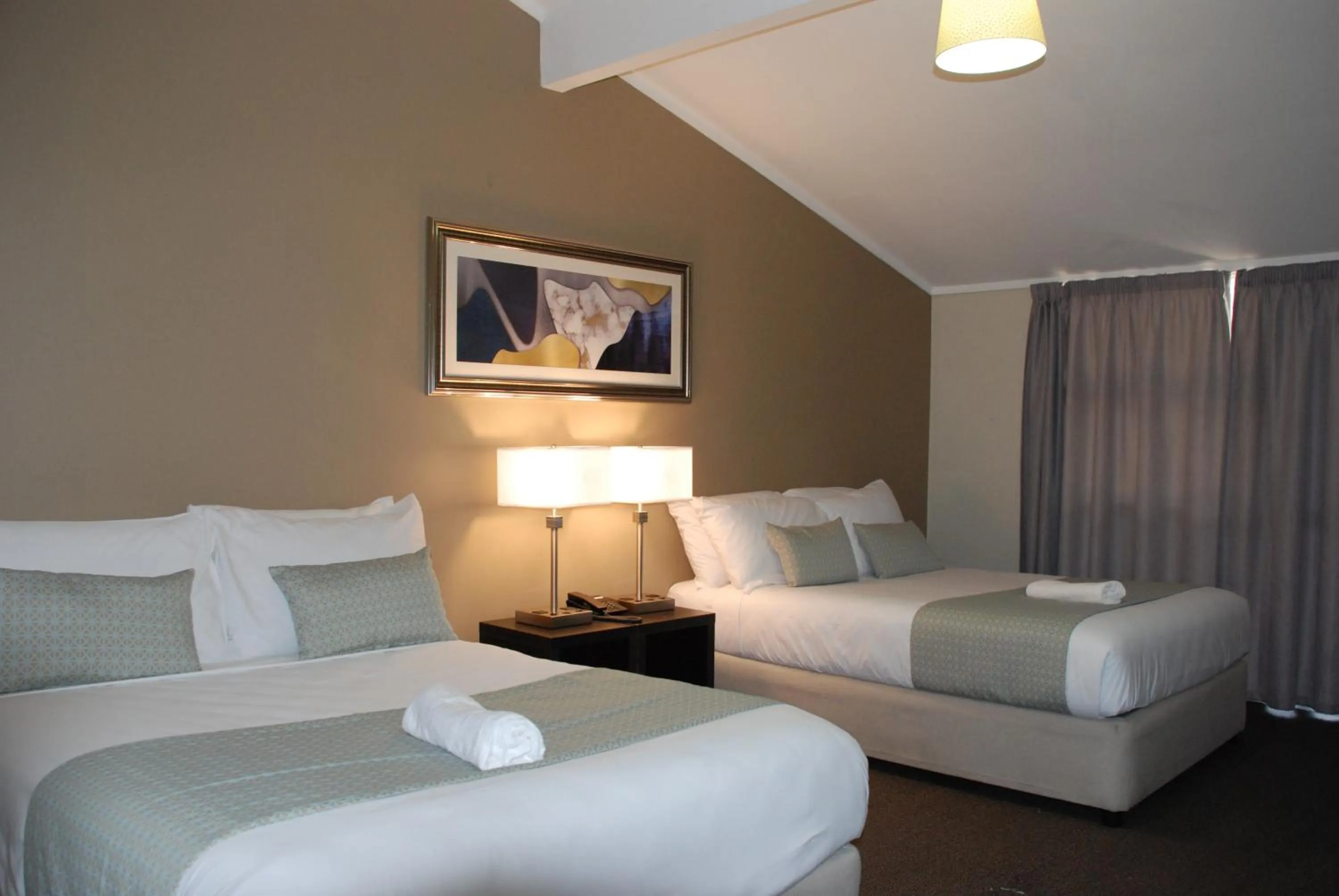 Photo of the whole room, Bed in Aero Auckland Airport