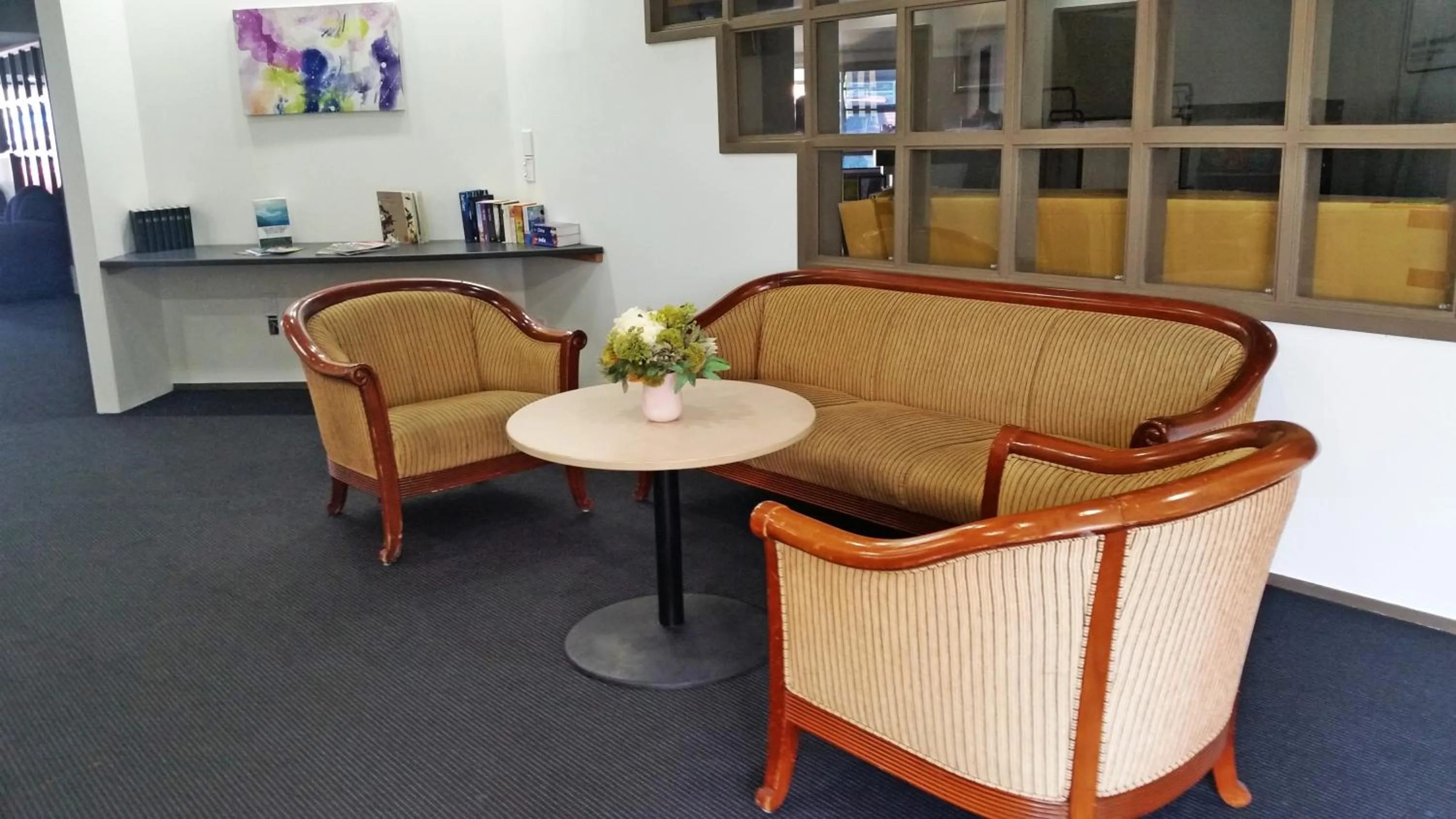 Communal lounge/ TV room in Aero Auckland Airport