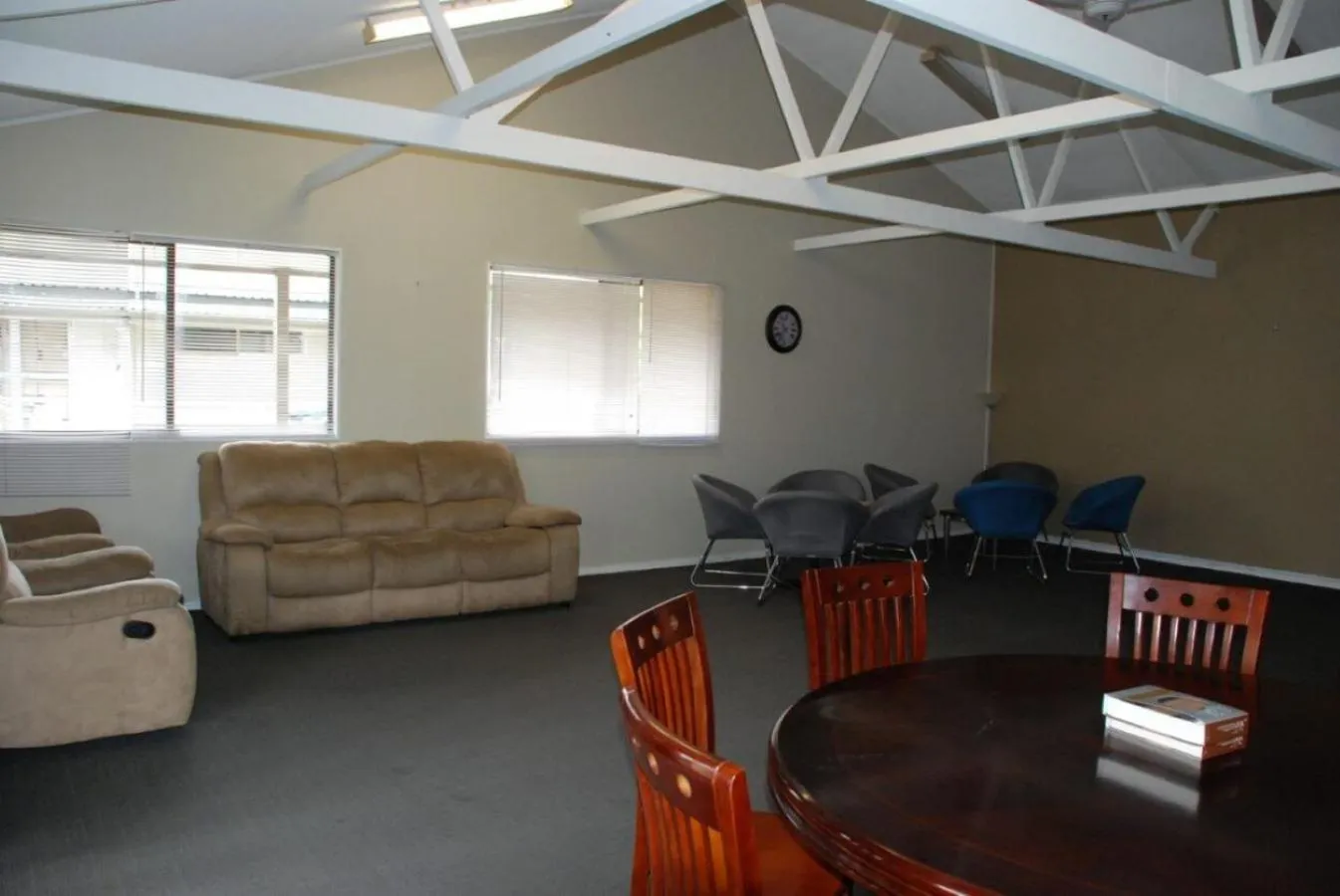 Communal lounge/ TV room in Aero Auckland Airport