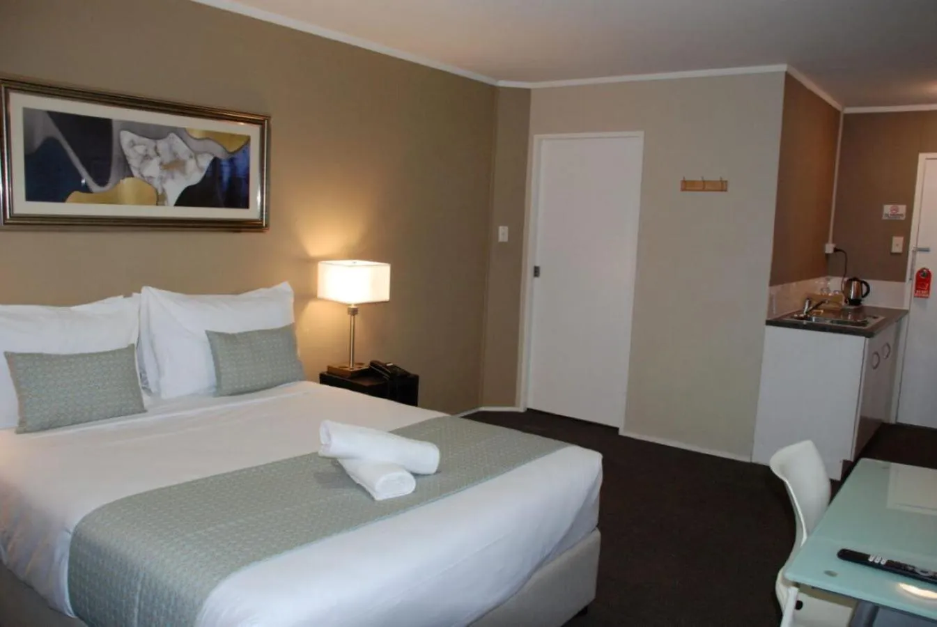 Bedroom, Bed in Aero Auckland Airport