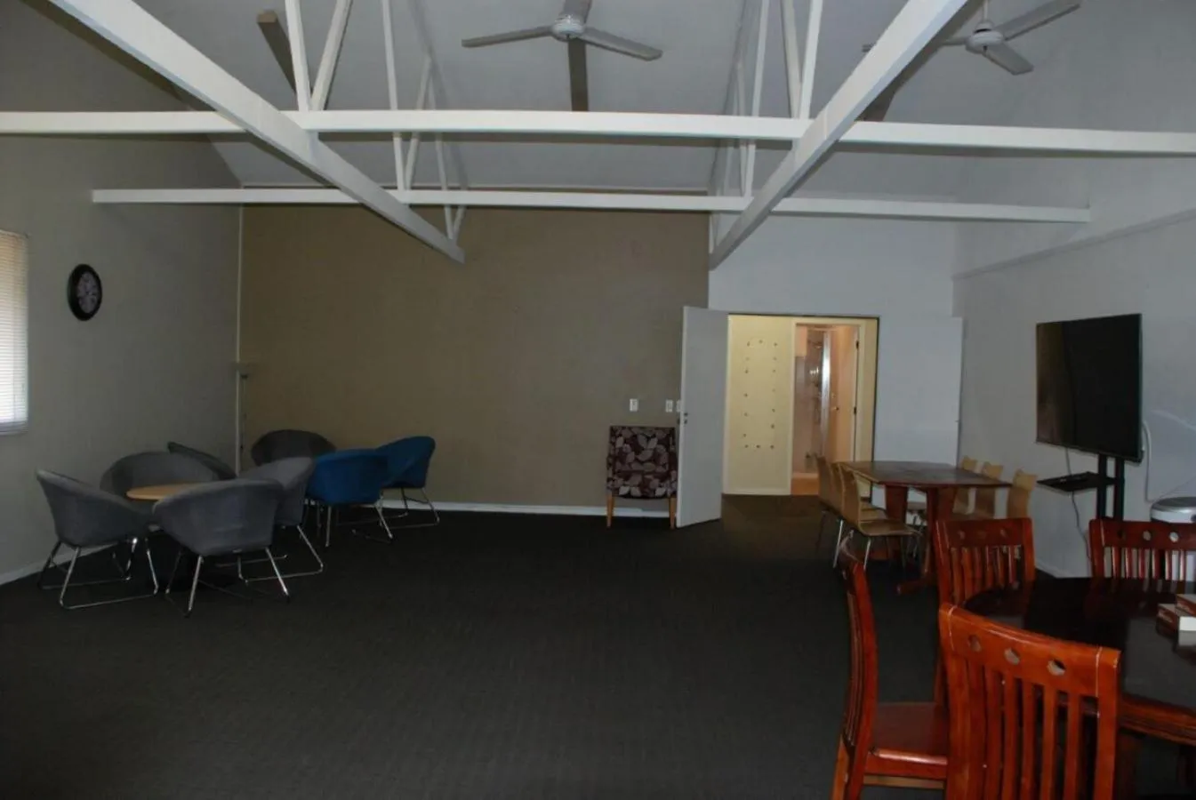 Communal lounge/ TV room in Aero Auckland Airport