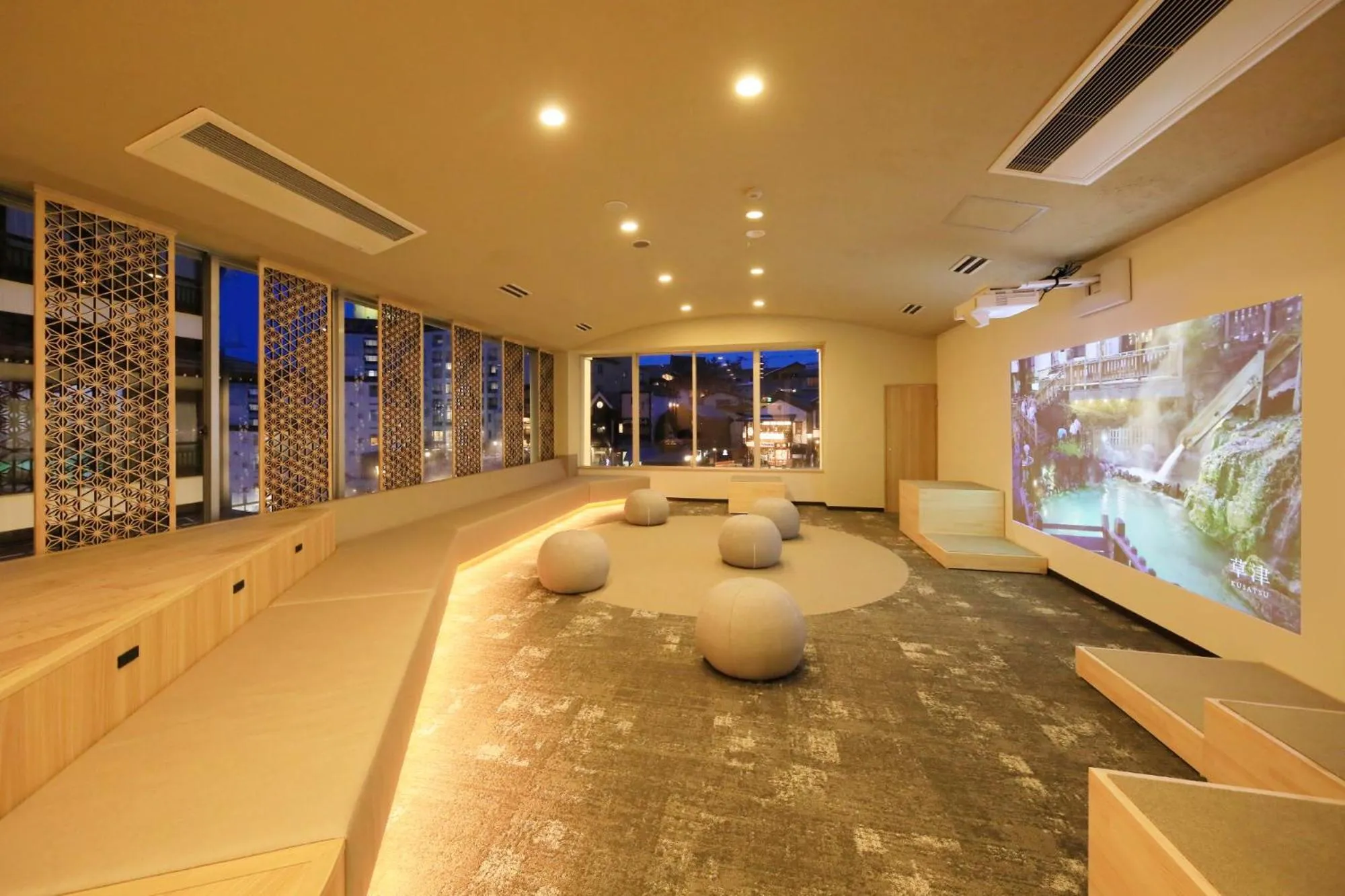 Communal lounge/ TV room in Hotel Ichii