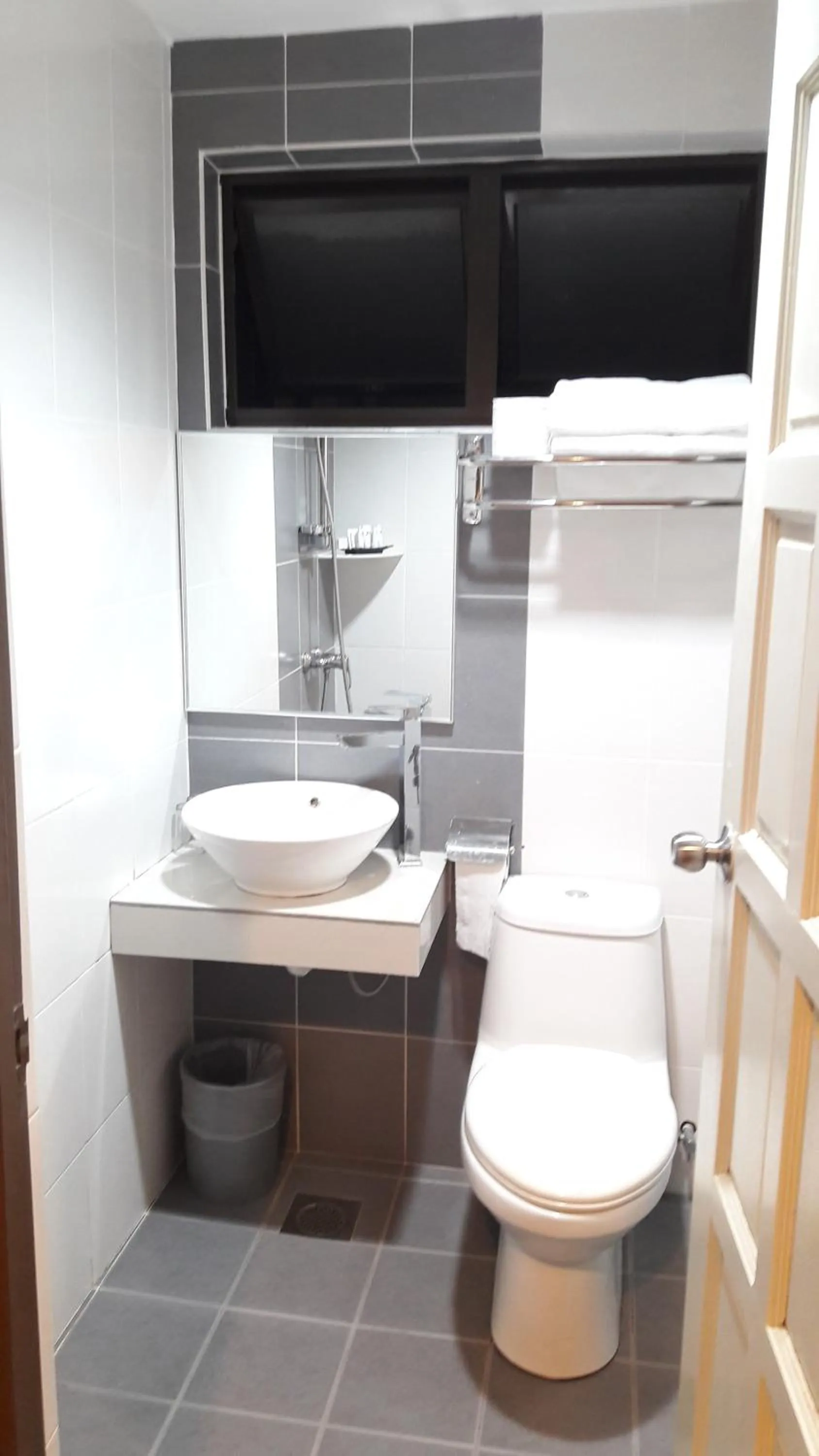 Shower in Cheng Ho Hotel