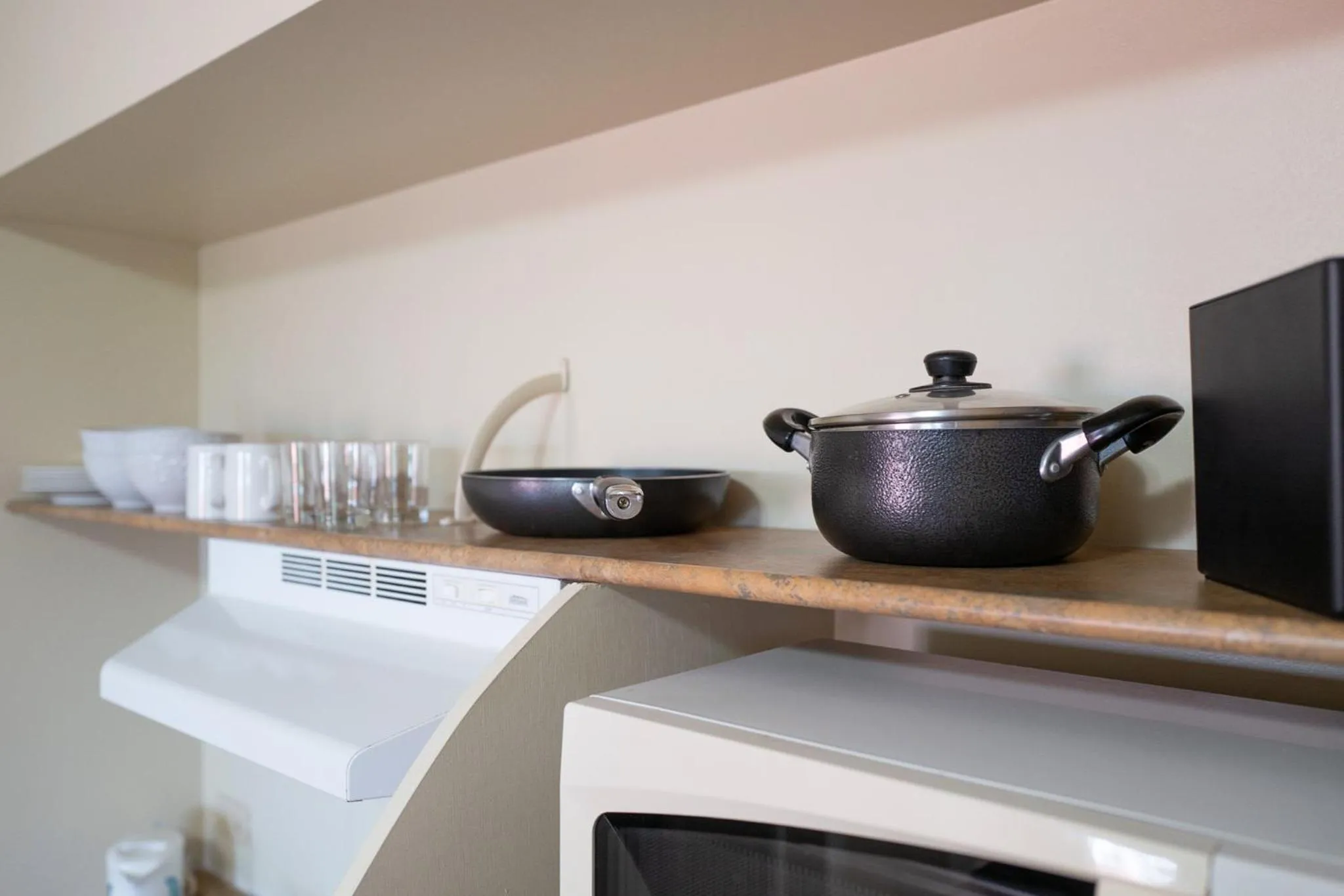 Kitchen or kitchenette in Garden Villa Hotel