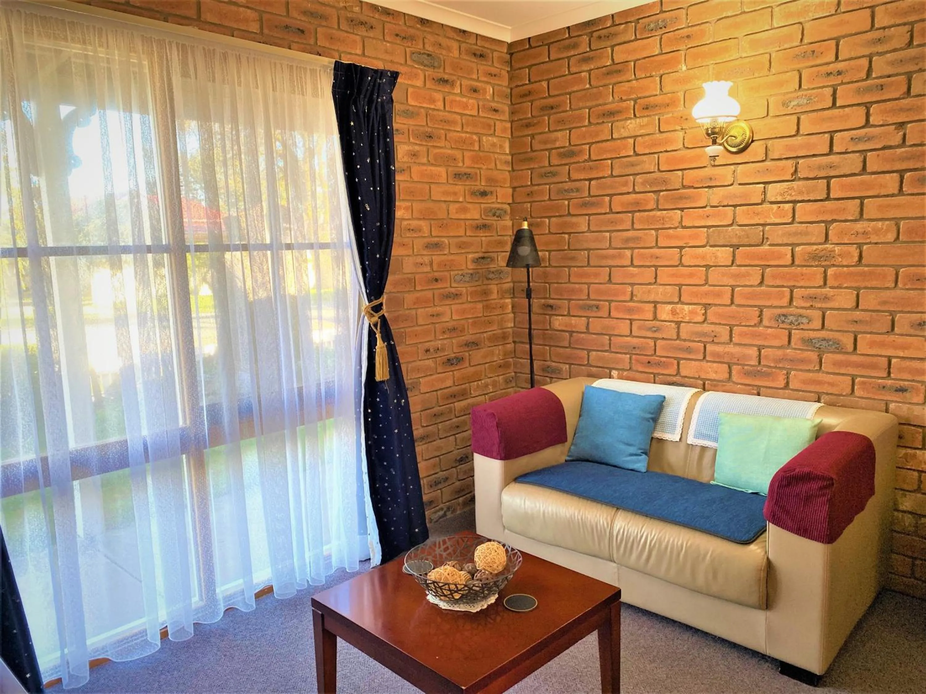 Seating area in Jolly Swagman Motor Inn Euroa