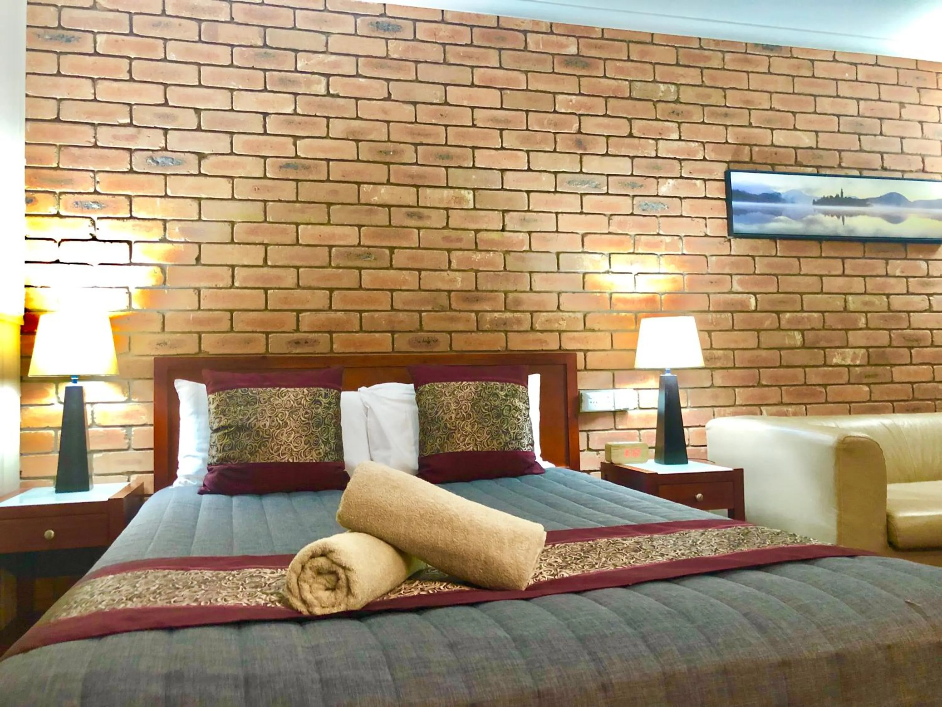 Bed in Jolly Swagman Motor Inn Euroa