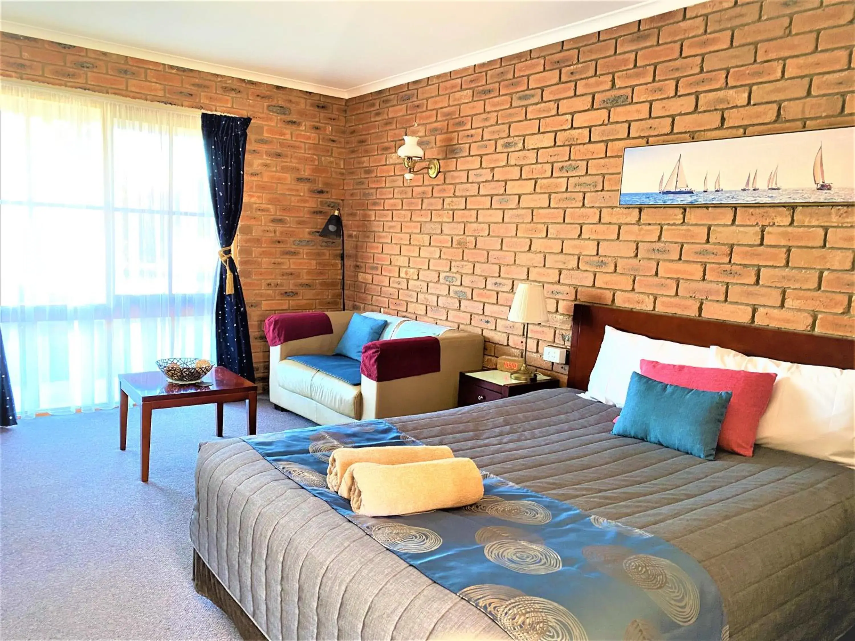 Deluxe Queen Room in Jolly Swagman Motor Inn Euroa Deluxe Queen Room in Jolly Swagman Motor Inn Euroa