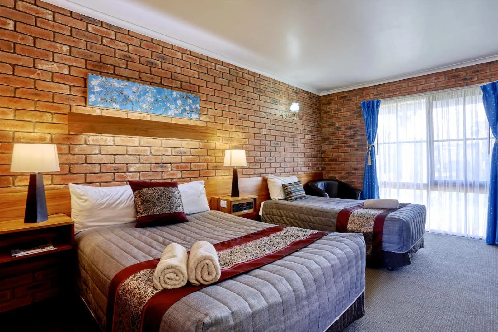 Bed in Jolly Swagman Motor Inn Euroa